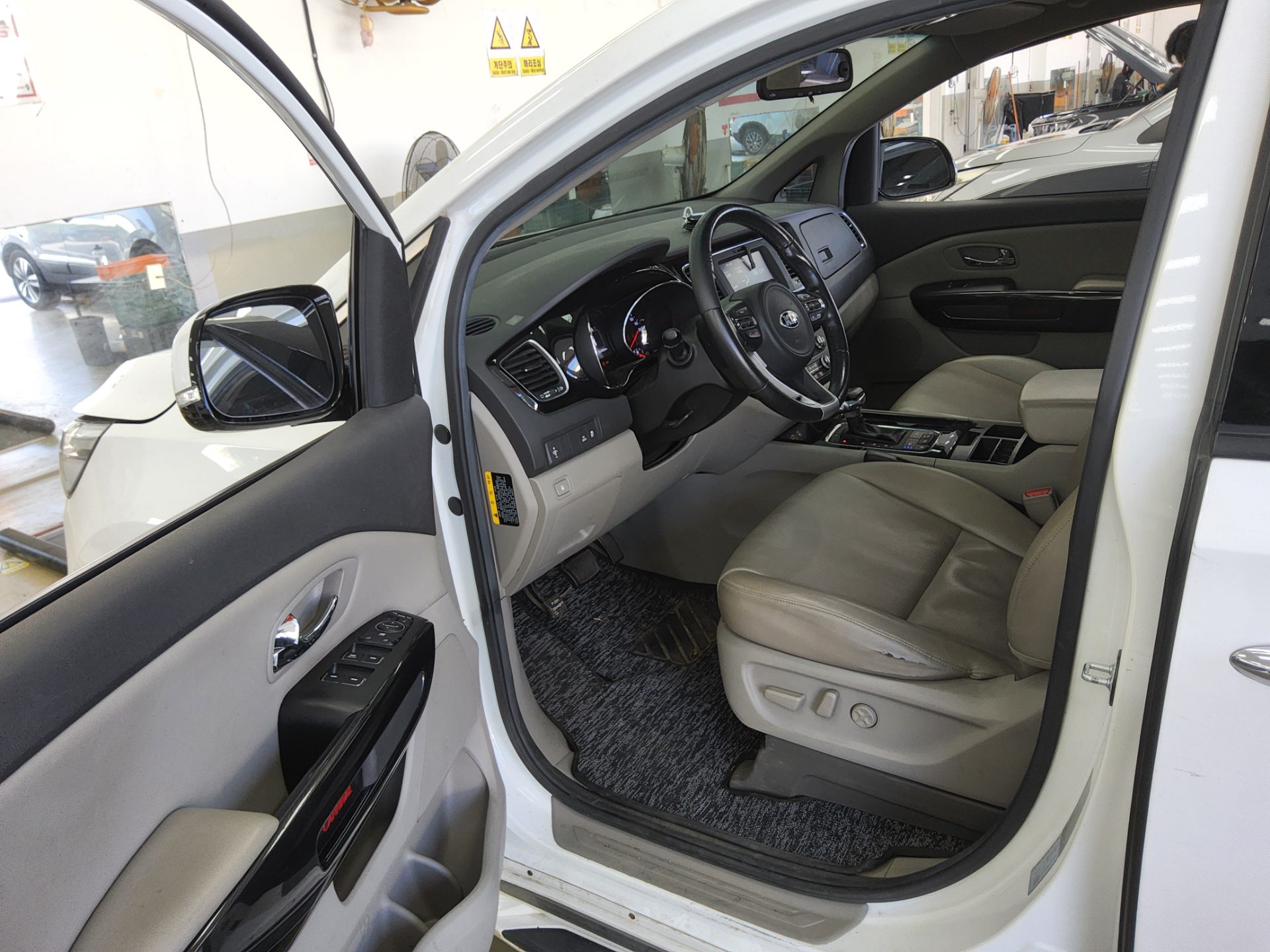 KIA ALL NEW CARNIVAL 9-SEATER DIESEL PRESTIGE 2017 - zdjęcie 10