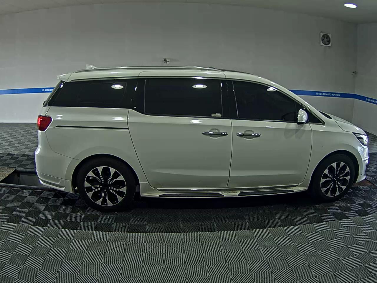 KIA ALL NEW CARNIVAL 9-SEATER DIESEL PRESTIGE 2017 - zdjęcie 4