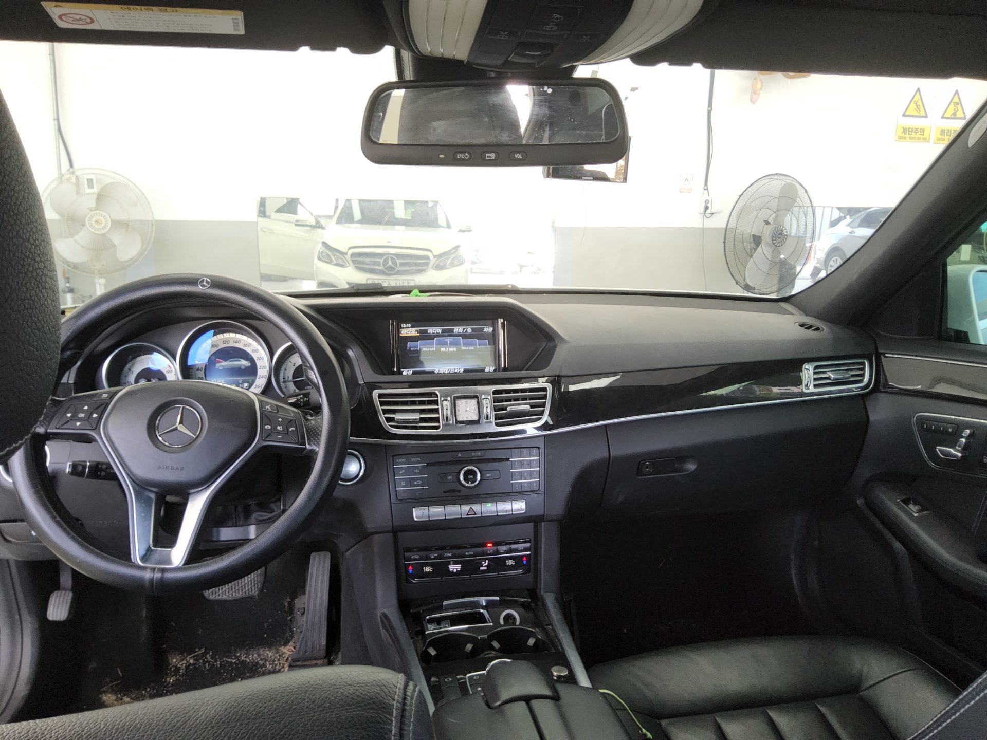 MERCEDES-BENZ E-CLASS (4TH GEN) E220 CDI BLUETEC AVANTGARDE 2016 - zdjęcie 11