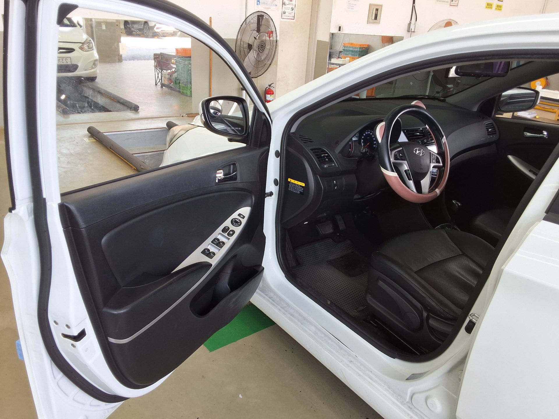 HYUNDAI NEW ACCENT WIT 1.6 VGT MODERN 2015 - zdjęcie 10