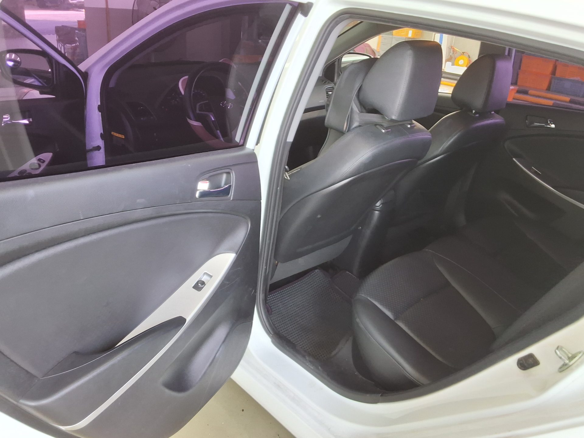 HYUNDAI NEW ACCENT WIT 1.6 VGT MODERN 2015 - zdjęcie 12