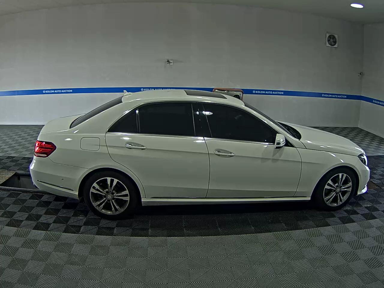 MERCEDES-BENZ E-CLASS (4TH GEN) E220 CDI BLUETEC AVANTGARDE 2016 - zdjęcie 4