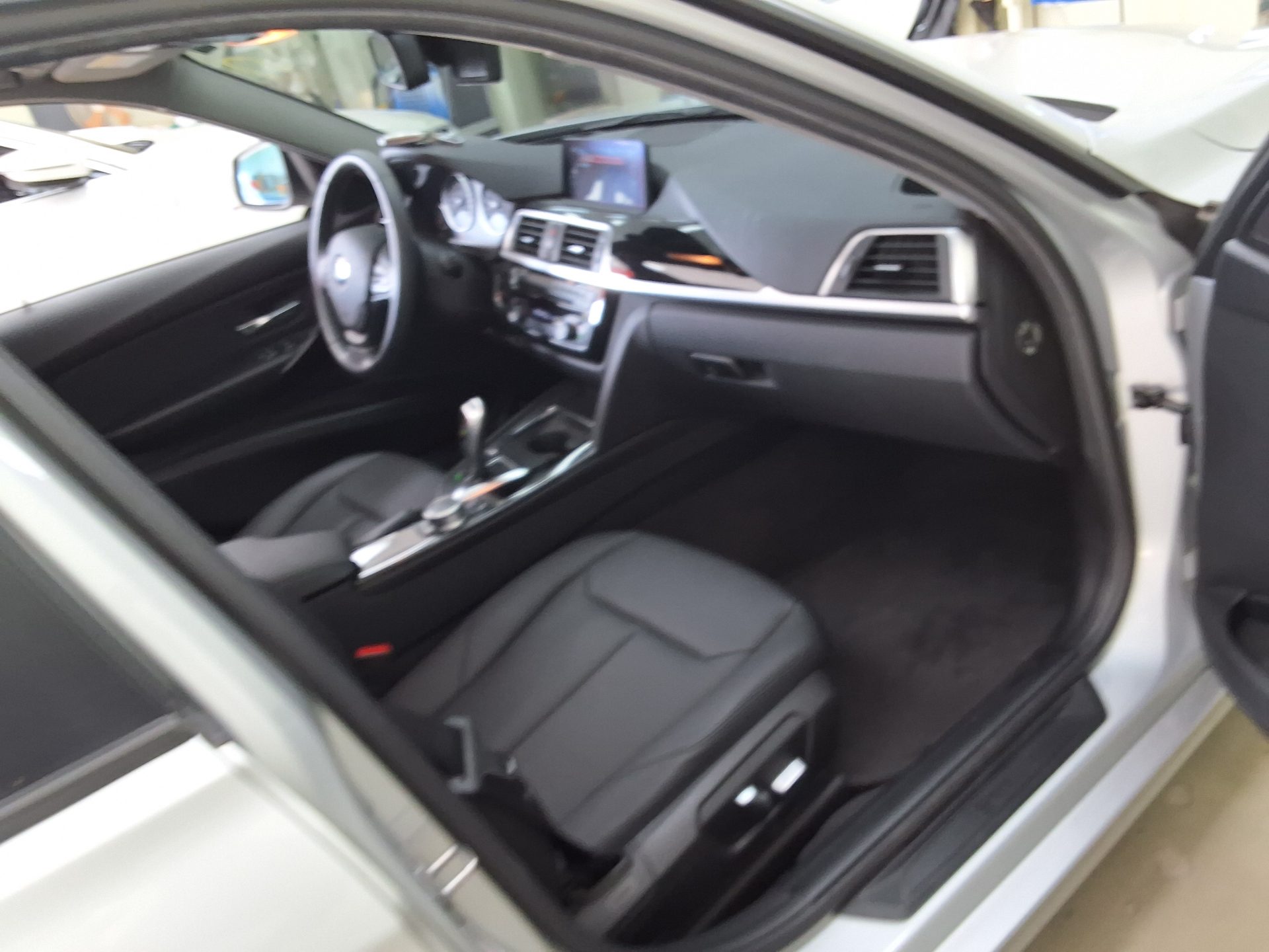 BMW 3 SERIES (6TH GEN) 320d 2016 - zdjęcie 15