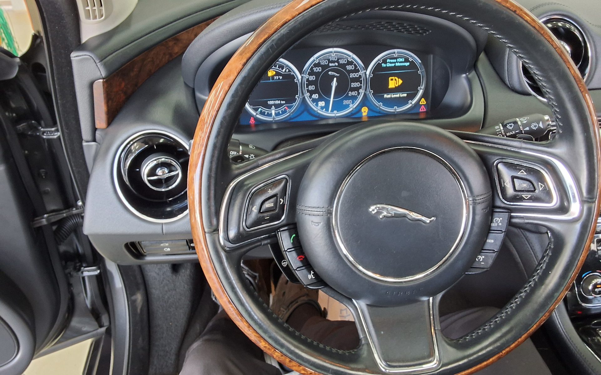 JAGUAR XJ (8TH GEN) 3.0 SC LWB PREMIUM LUXURY 2014 - zdjęcie 17