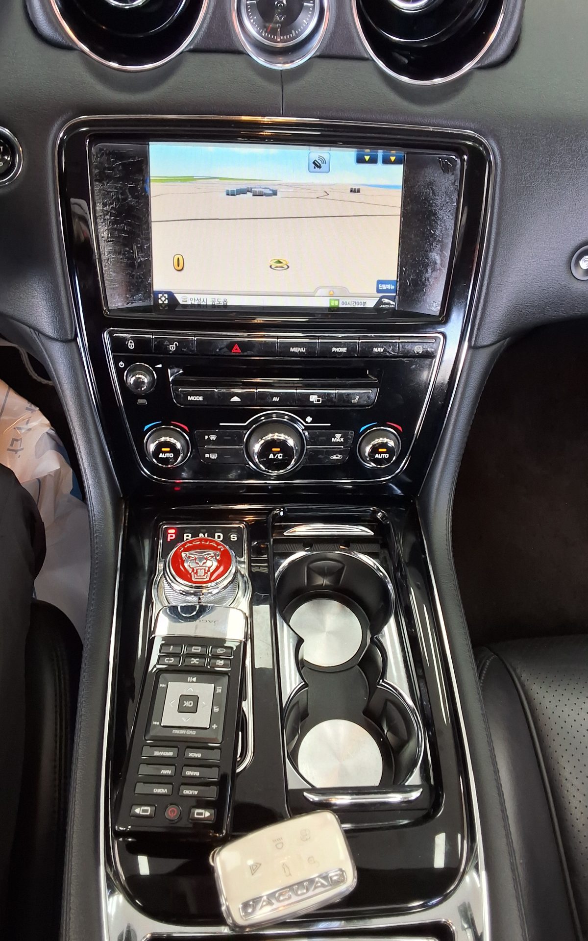 JAGUAR XJ (8TH GEN) 3.0 SC LWB PREMIUM LUXURY 2014 - zdjęcie 19
