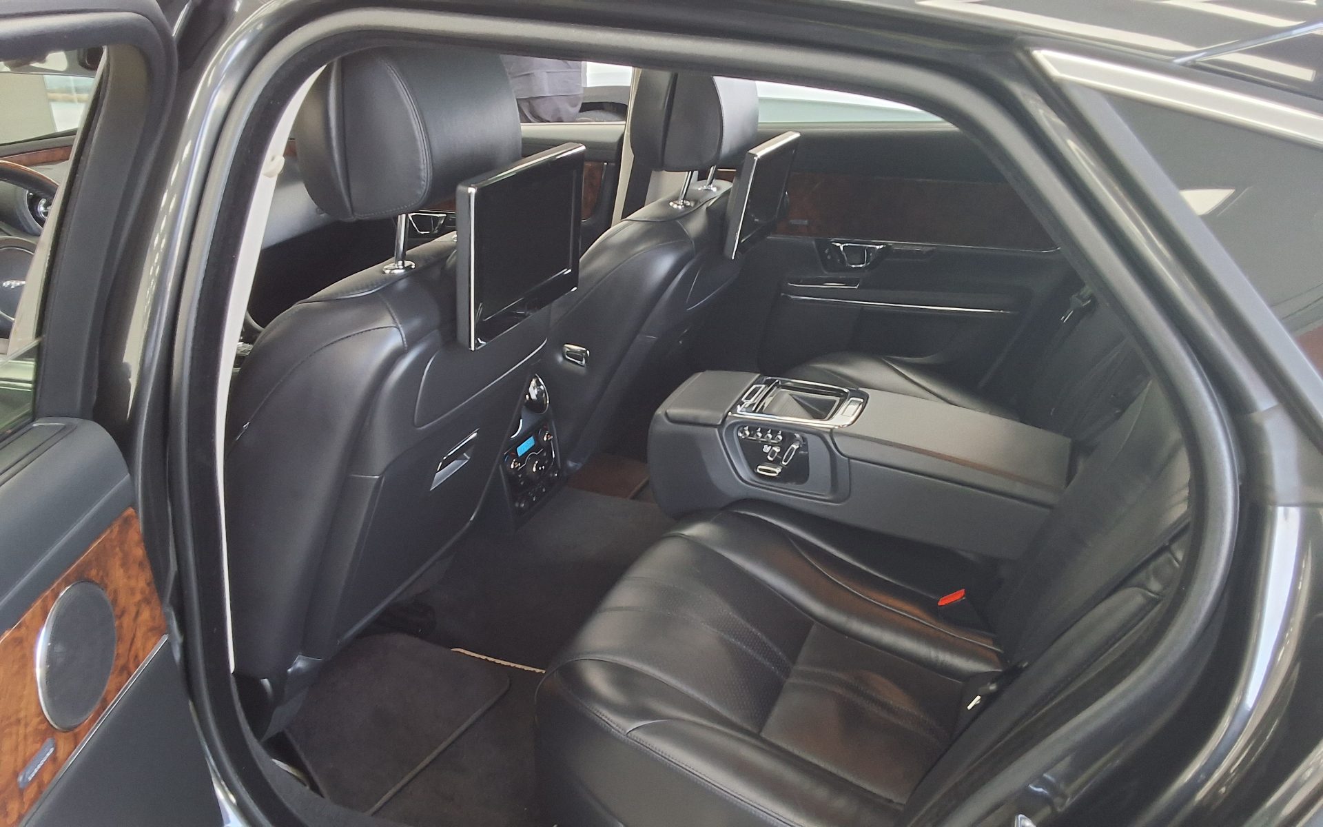 JAGUAR XJ (8TH GEN) 3.0 SC LWB PREMIUM LUXURY 2014 - zdjęcie 12