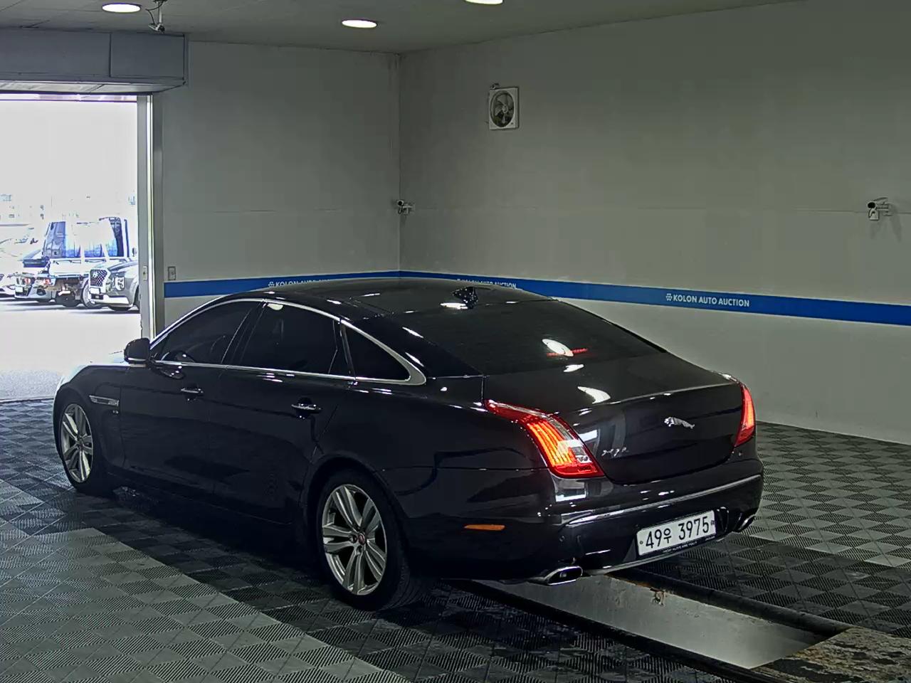 JAGUAR XJ (8TH GEN) 3.0 SC LWB PREMIUM LUXURY 2014 - zdjęcie 6