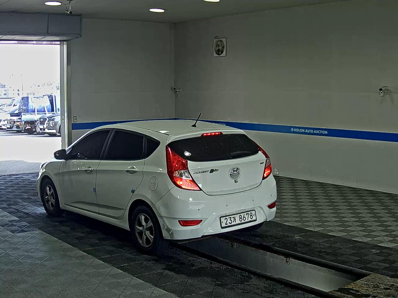 HYUNDAI NEW ACCENT WIT 1.6 VGT MODERN 2015 - zdjęcie 6