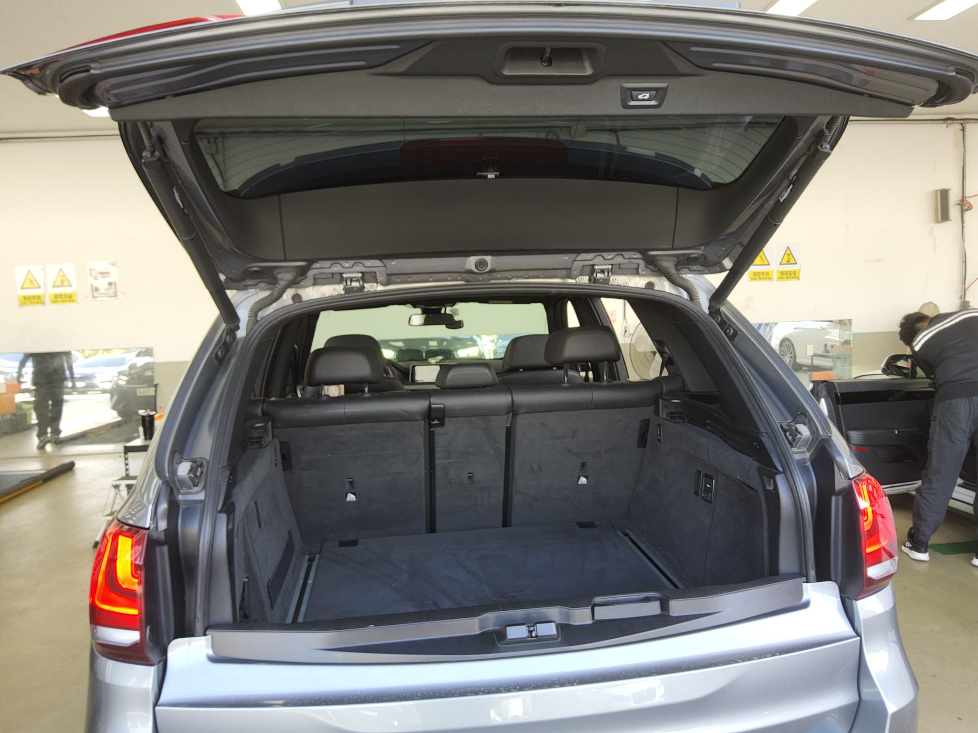 BMW X5 (3RD GEN) M50d xDRIVE LAUNCH PACK 2014 - zdjęcie 15