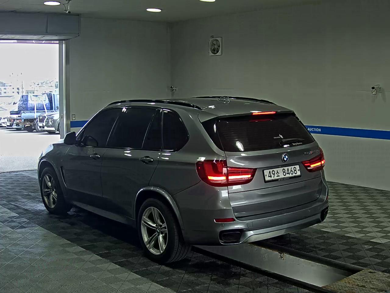 BMW X5 (3RD GEN) M50d xDRIVE LAUNCH PACK 2014 - zdjęcie 6