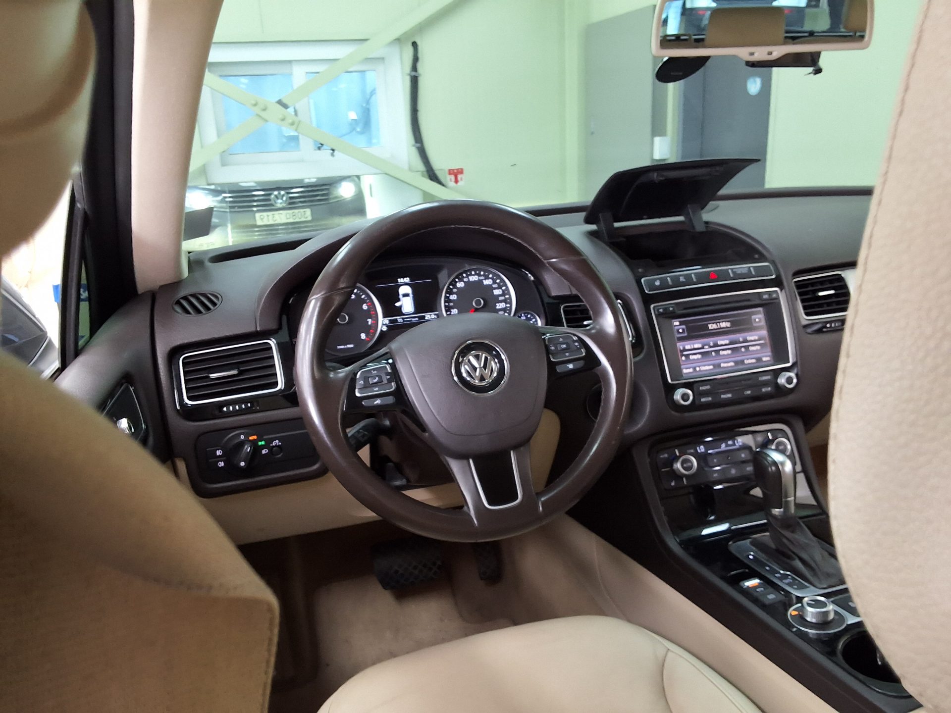 VOLKSWAGEN THE NEW TOUAREG (2ND GEN F/L) 3.6 V6 FSI 2016 - zdjęcie 12