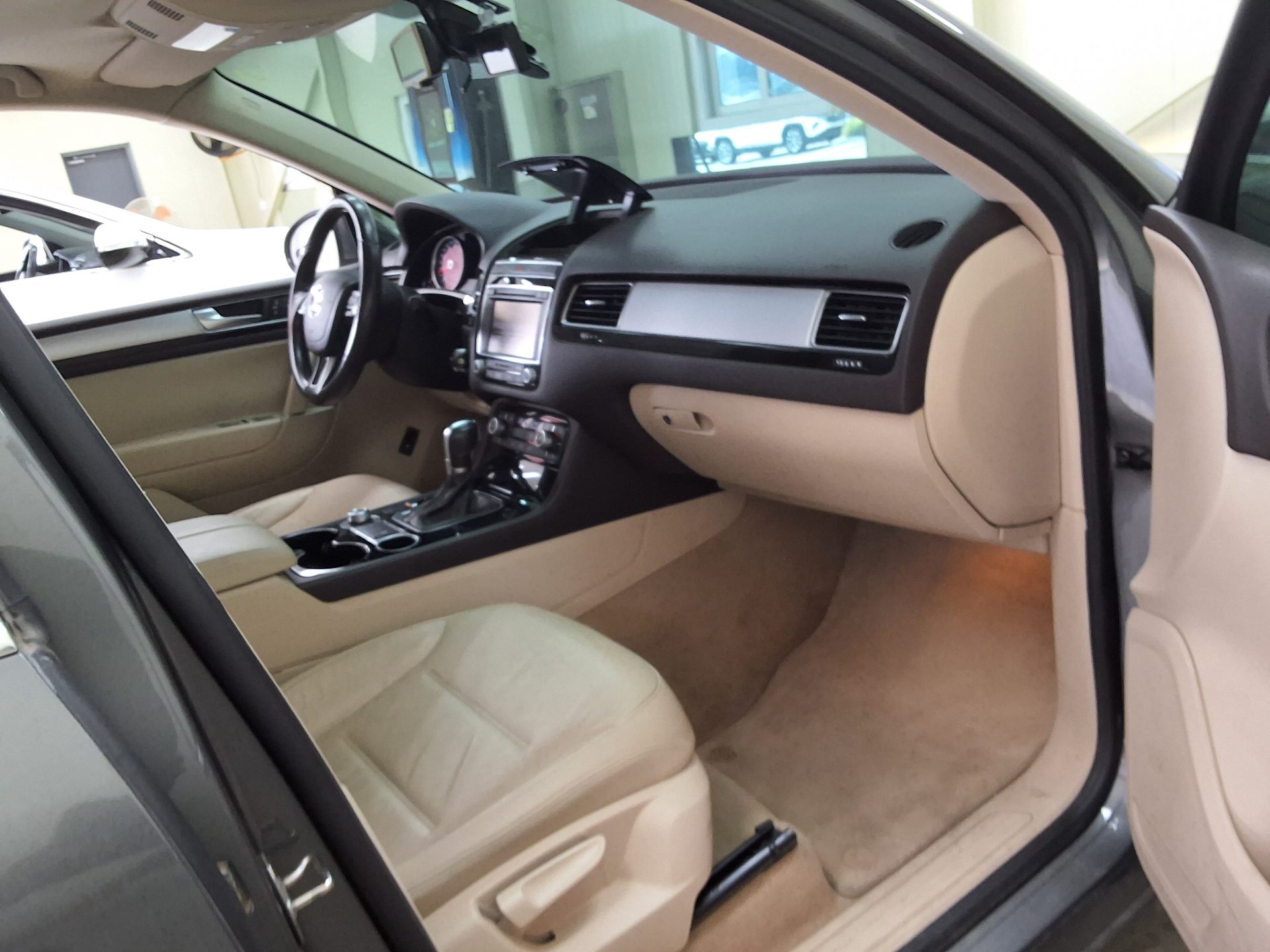VOLKSWAGEN THE NEW TOUAREG (2ND GEN F/L) 3.6 V6 FSI 2016 - zdjęcie 15