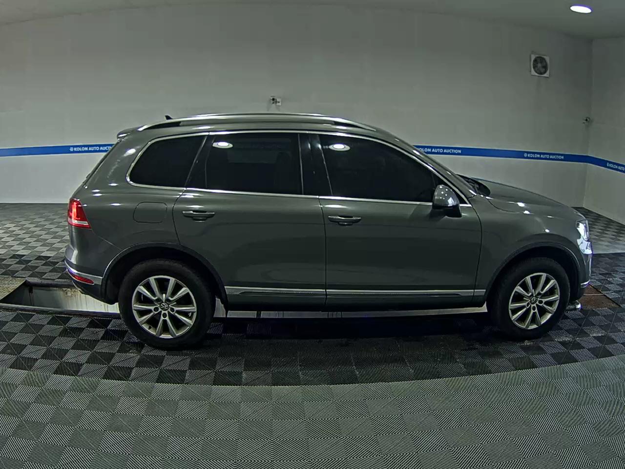 VOLKSWAGEN THE NEW TOUAREG (2ND GEN F/L) 3.6 V6 FSI 2016 - zdjęcie 4