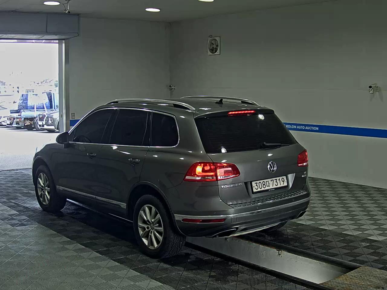 VOLKSWAGEN THE NEW TOUAREG (2ND GEN F/L) 3.6 V6 FSI 2016 - zdjęcie 6