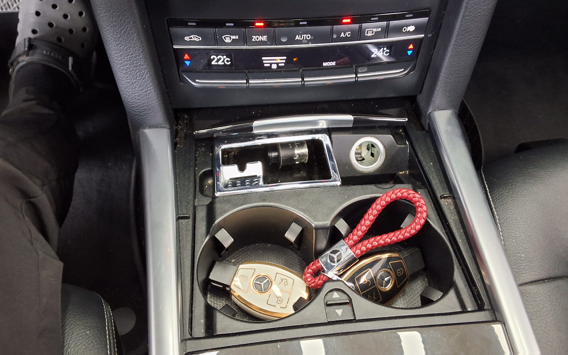 MERCEDES-BENZ E-CLASS (4TH GEN) E220 CDI BLUETEC AVANTGARDE 2016 - zdjęcie 19