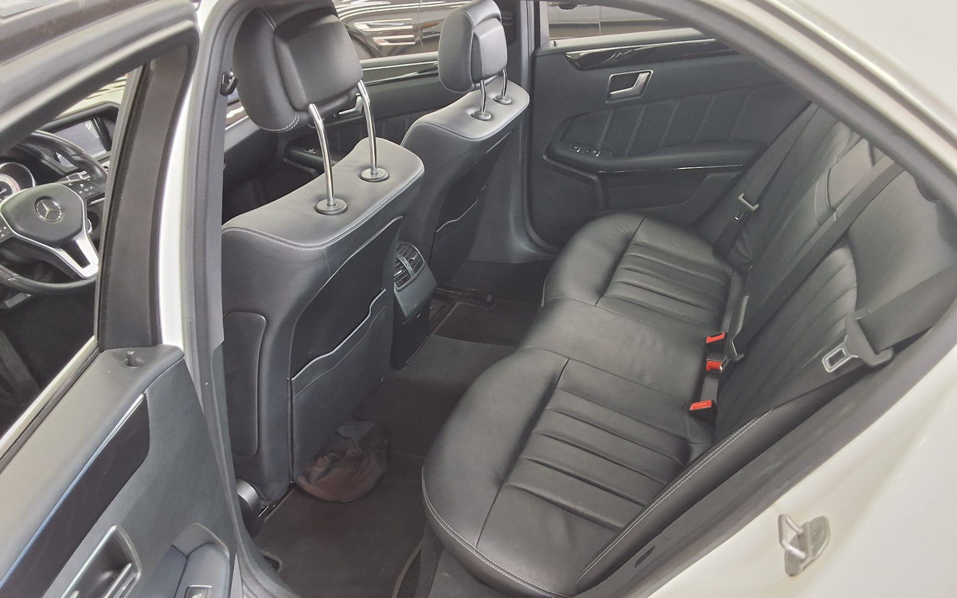 MERCEDES-BENZ E-CLASS (4TH GEN) E220 CDI BLUETEC AVANTGARDE 2016 - zdjęcie 12