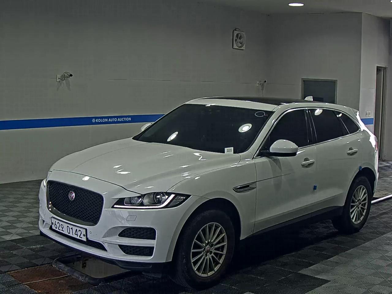 JAGUAR F-PACE 2.0 20d AWD PRESTIGE 2017 - zdjęcie 2