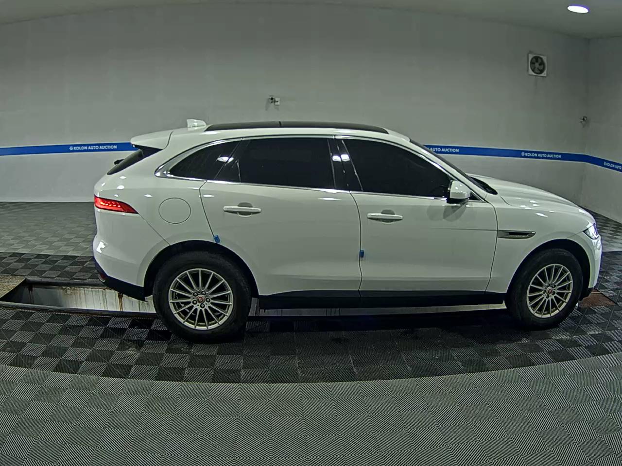 JAGUAR F-PACE 2.0 20d AWD PRESTIGE 2017 - zdjęcie 4