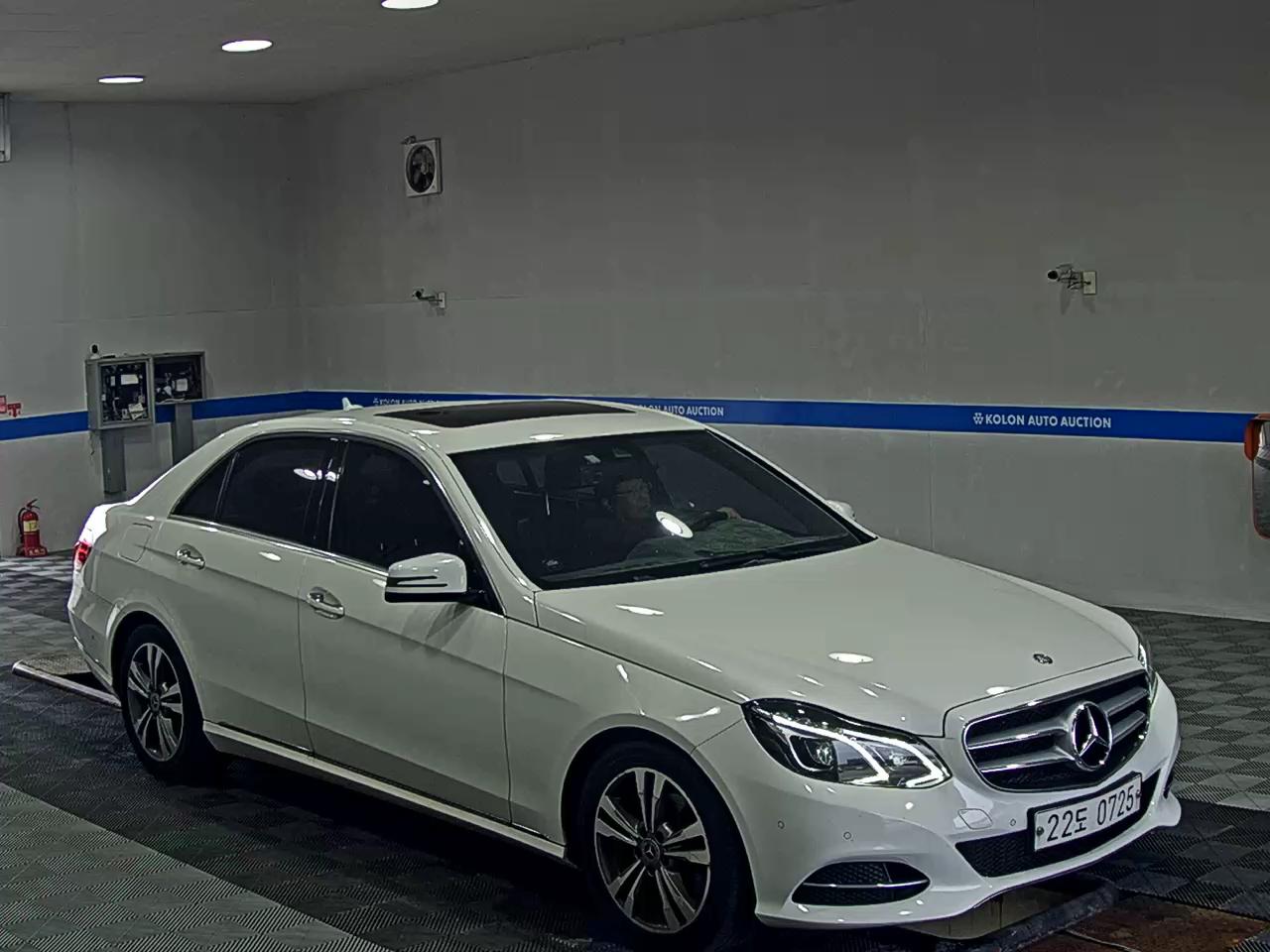 MERCEDES-BENZ E-CLASS (4TH GEN) E220 CDI BLUETEC AVANTGARDE 2016 - zdjęcie 3