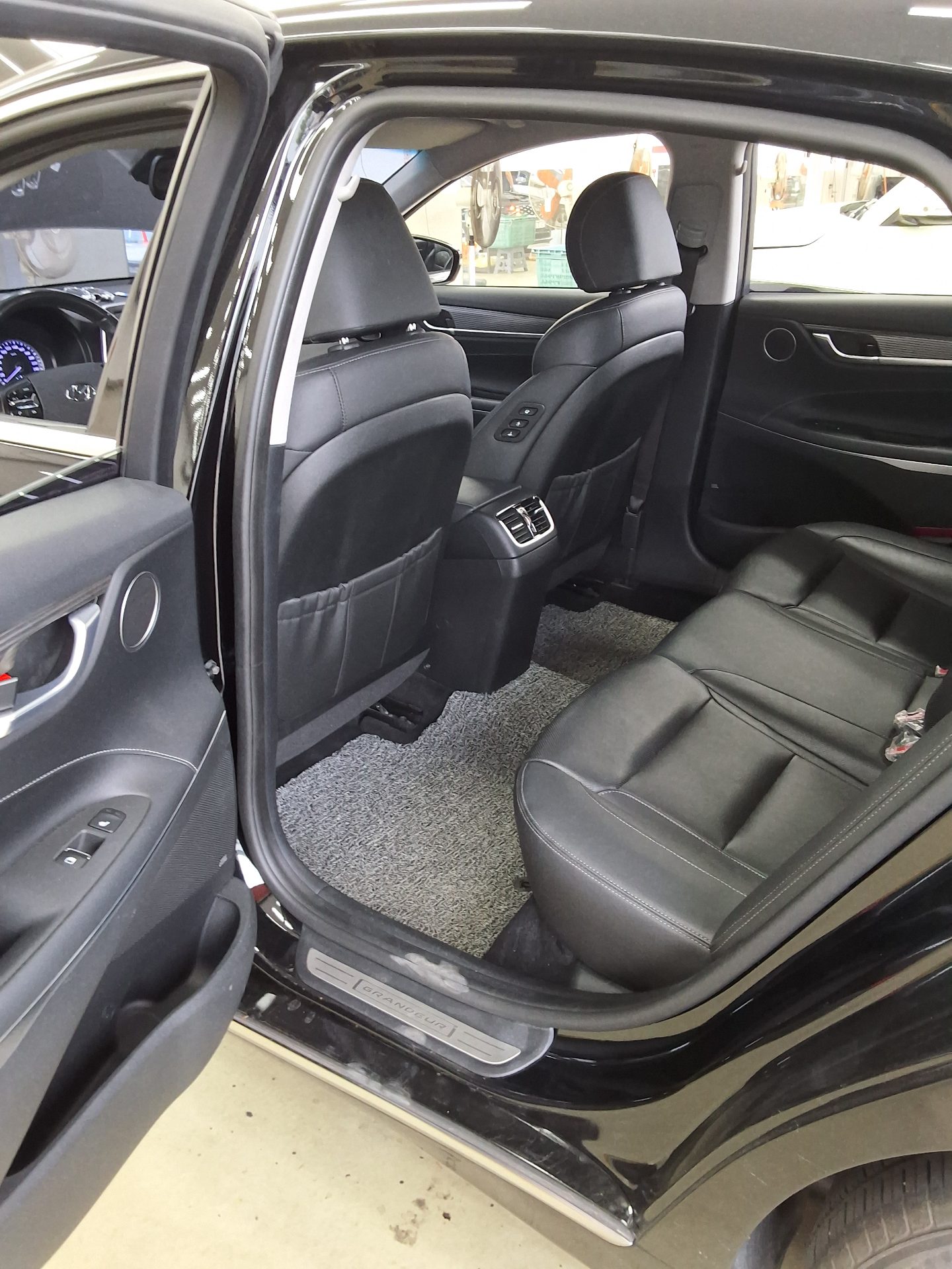 HYUNDAI GRANDEUR IG HYBRID 2.4 HEV EXCLUSIVE 2019 - zdjęcie 12