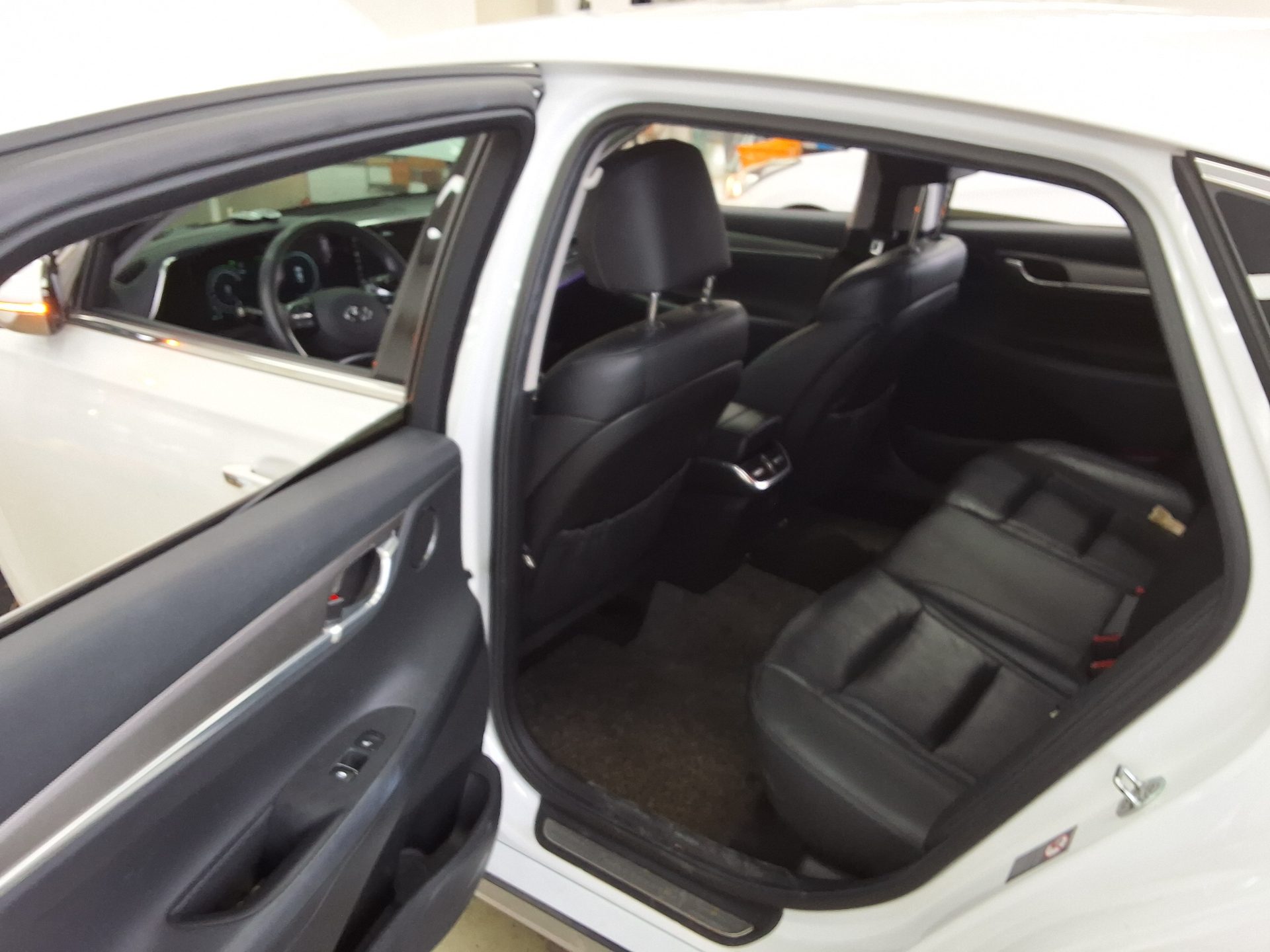 HYUNDAI THE NEW GRANDEUR IG GASOLINE 2.5 PREMIUM CHOICE 2020 - zdjęcie 12