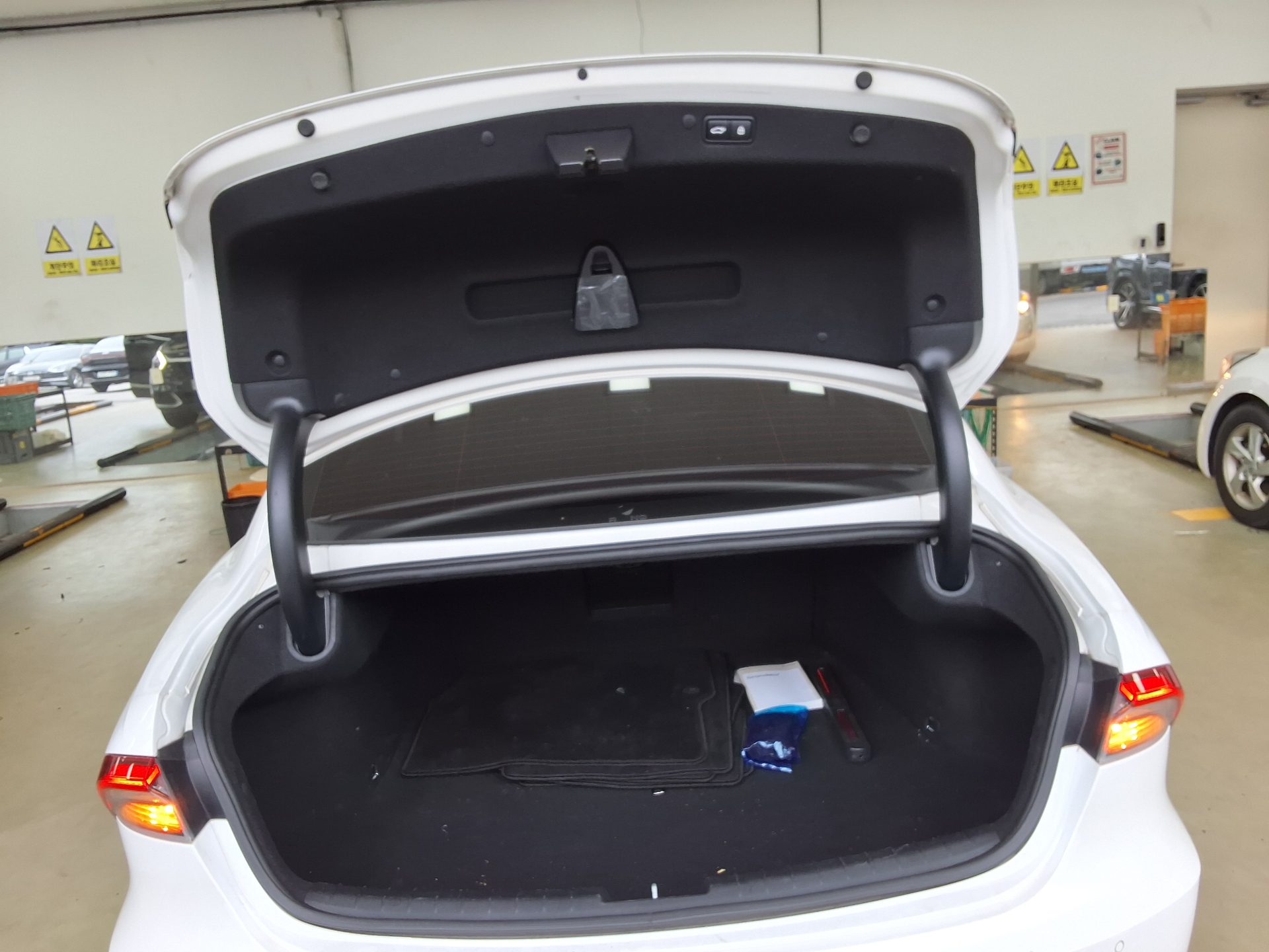 HYUNDAI THE NEW GRANDEUR IG GASOLINE 2.5 PREMIUM CHOICE 2020 - zdjęcie 15