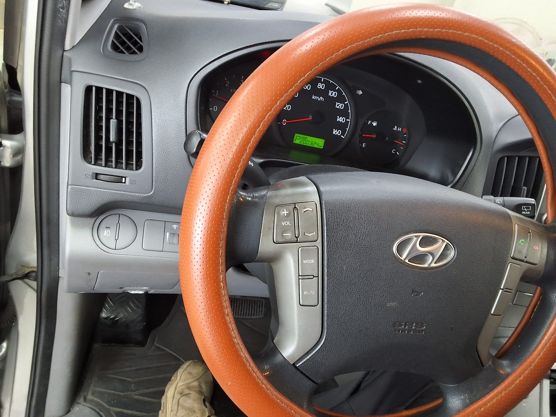 HYUNDAI GRAND STAREX 12-SEATER DIESEL CVX LUXURY 2015 - zdjęcie 22