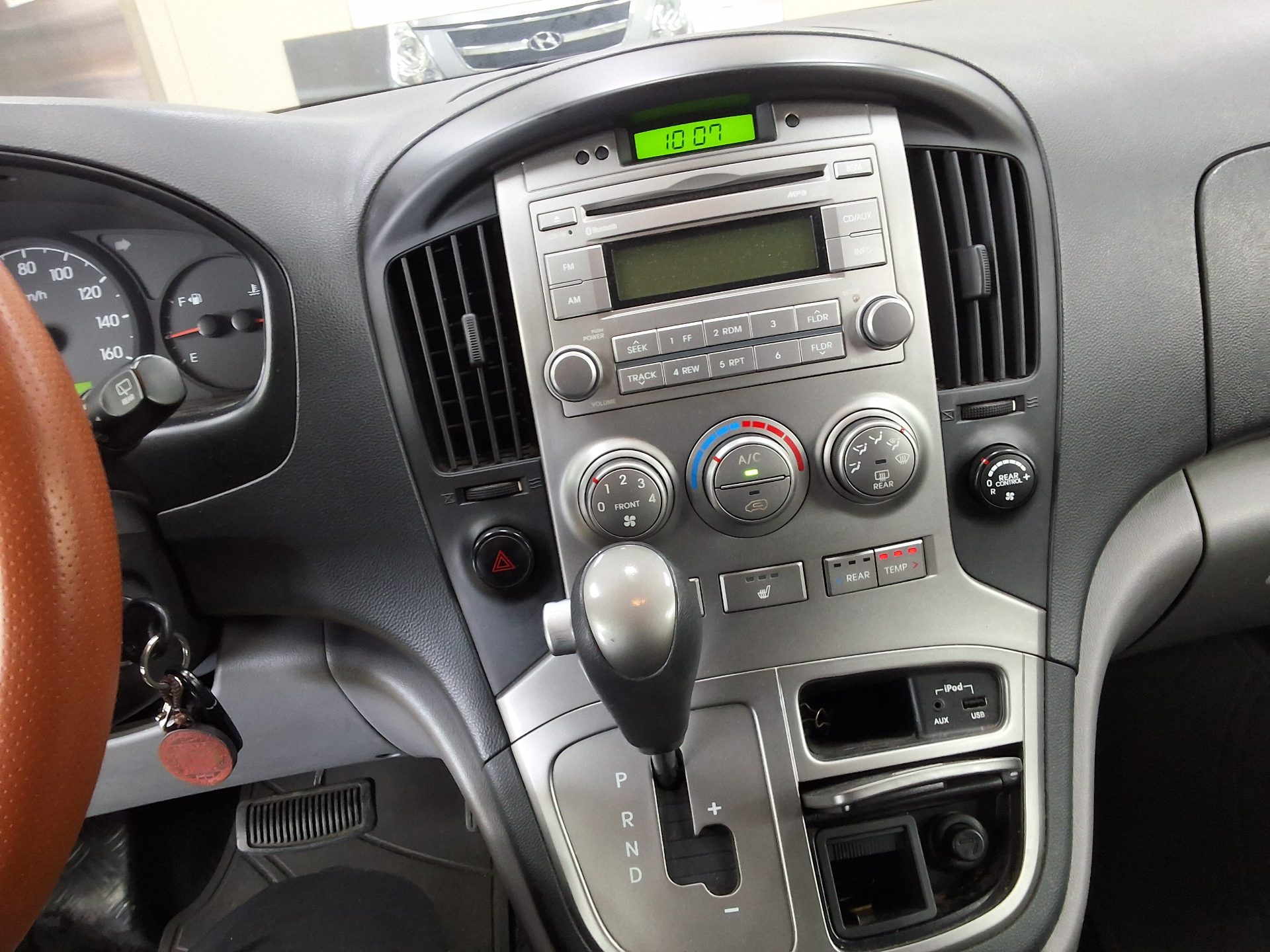 HYUNDAI GRAND STAREX 12-SEATER DIESEL CVX LUXURY 2015 - zdjęcie 23