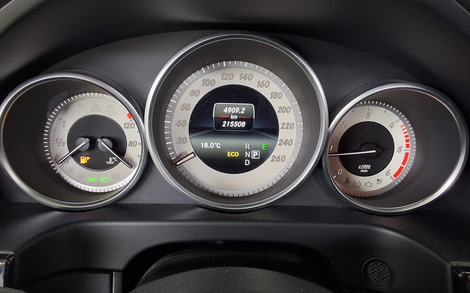 MERCEDES-BENZ E-CLASS (4TH GEN) E220 CDI BLUETEC AVANTGARDE 2016 - zdjęcie 9