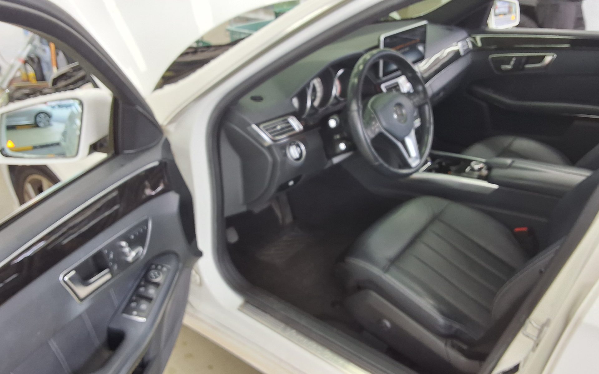 MERCEDES-BENZ E-CLASS (4TH GEN) E220 CDI BLUETEC AVANTGARDE 2016 - zdjęcie 10