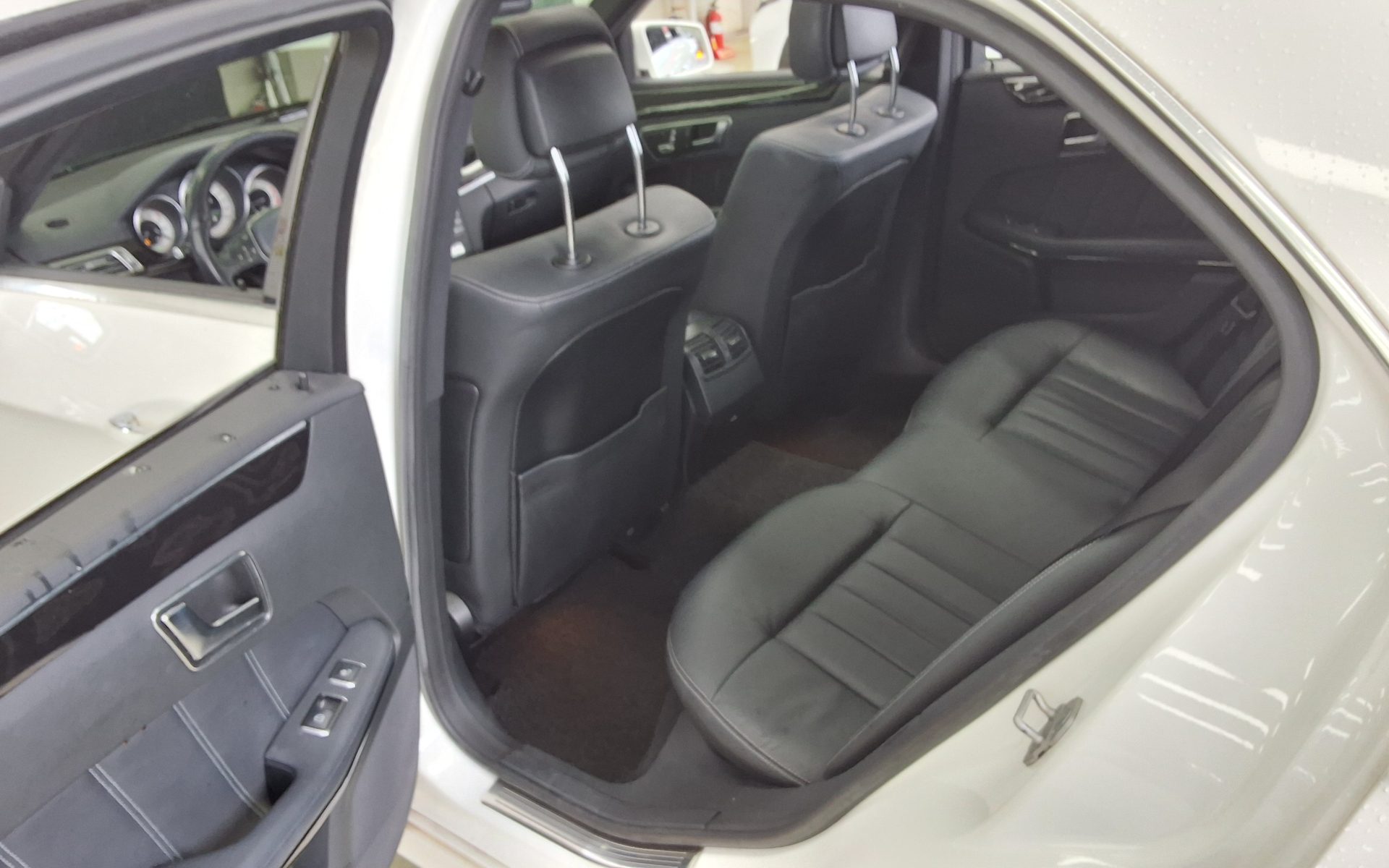 MERCEDES-BENZ E-CLASS (4TH GEN) E220 CDI BLUETEC AVANTGARDE 2016 - zdjęcie 12