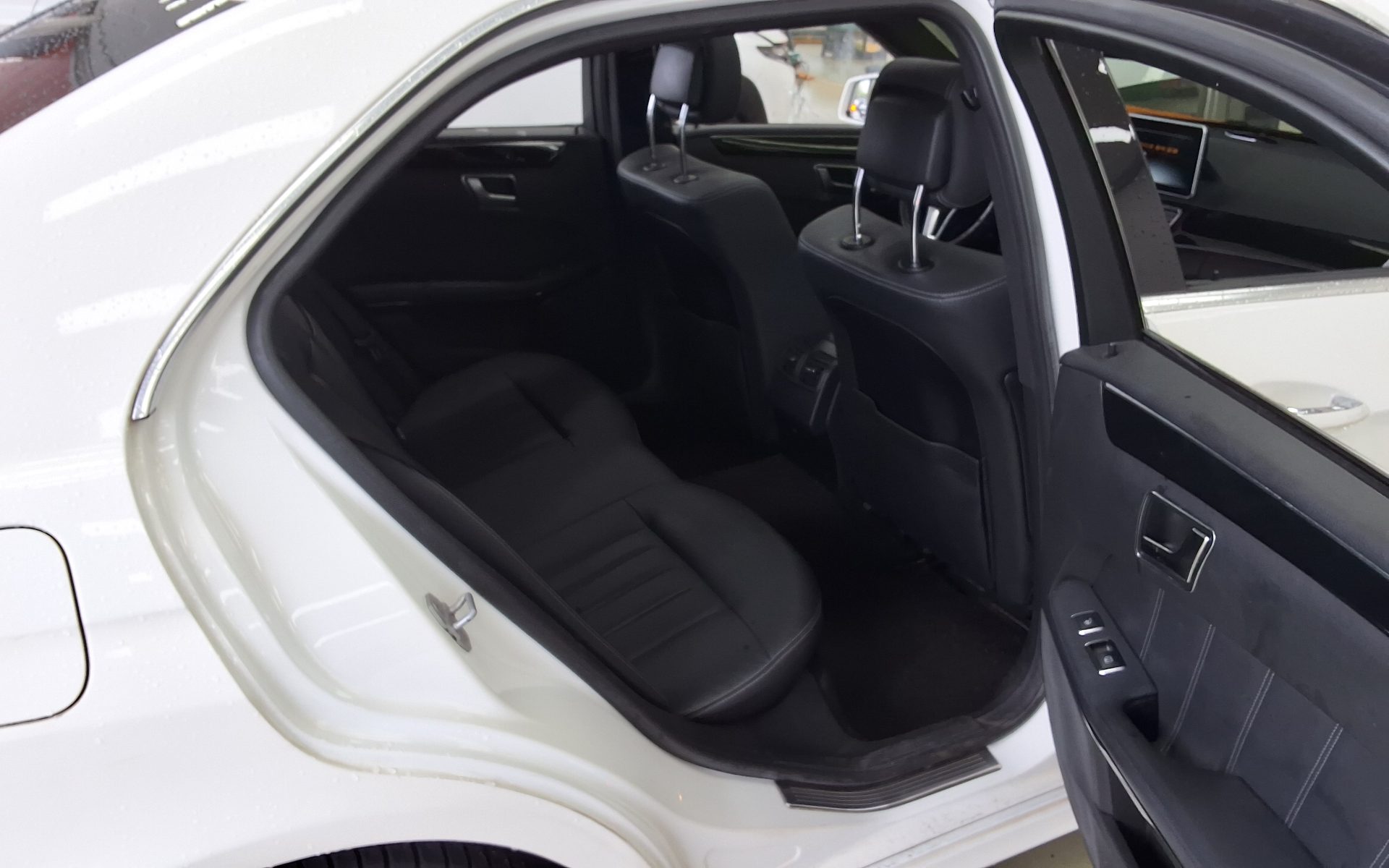 MERCEDES-BENZ E-CLASS (4TH GEN) E220 CDI BLUETEC AVANTGARDE 2016 - zdjęcie 13