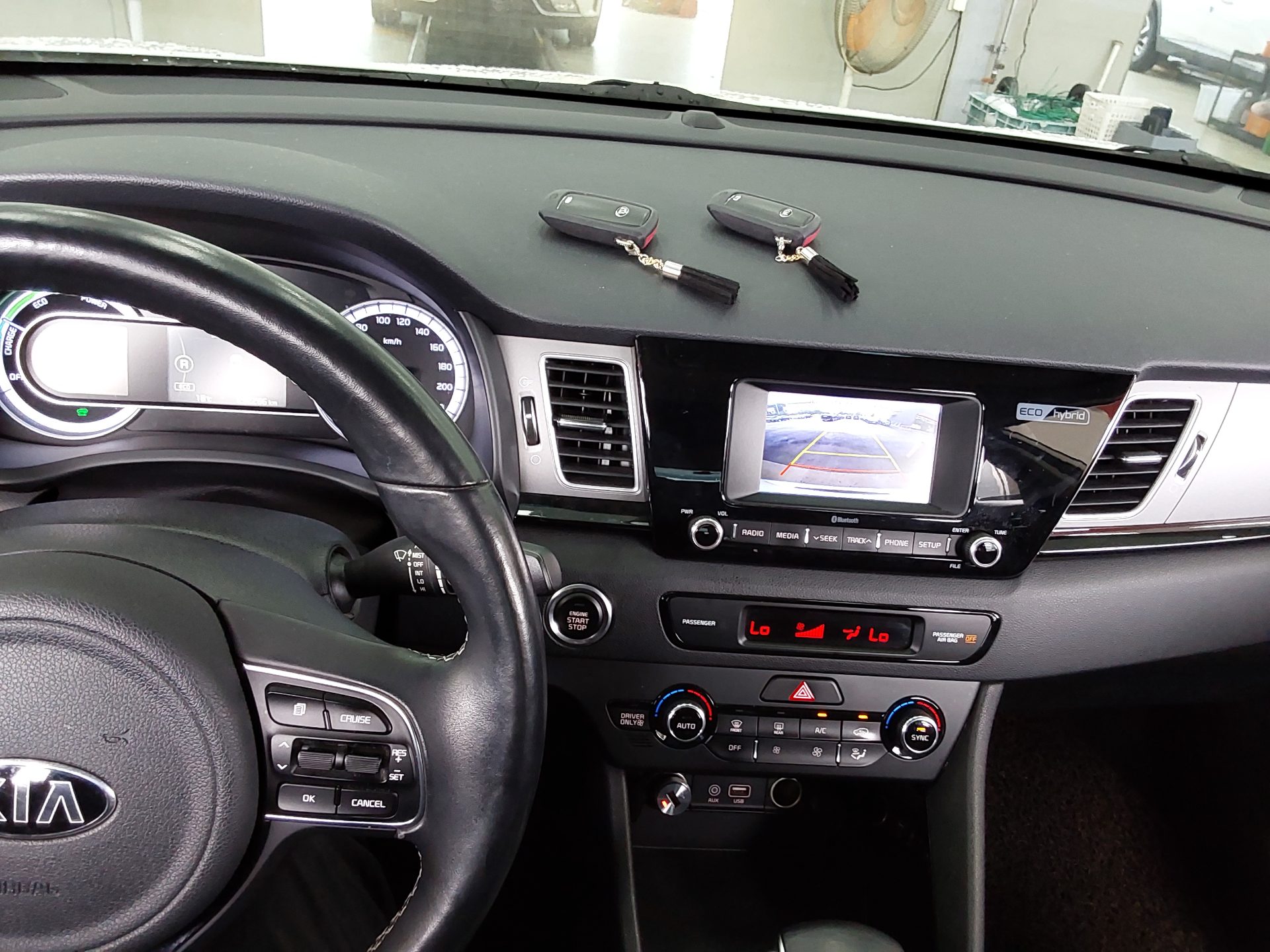 KIA NIRO 1.6 HYBRID PRESTIGE 2017 - zdjęcie 17