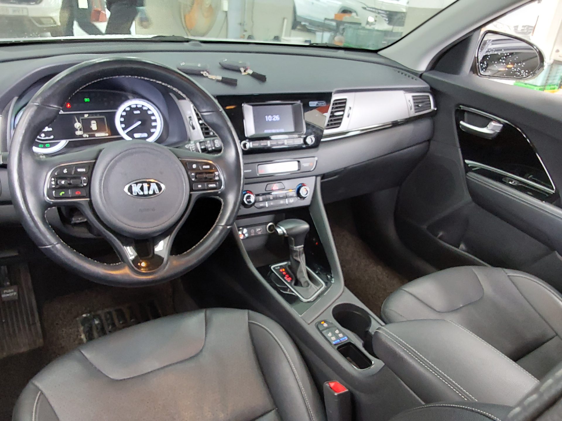 KIA NIRO 1.6 HYBRID PRESTIGE 2017 - zdjęcie 11