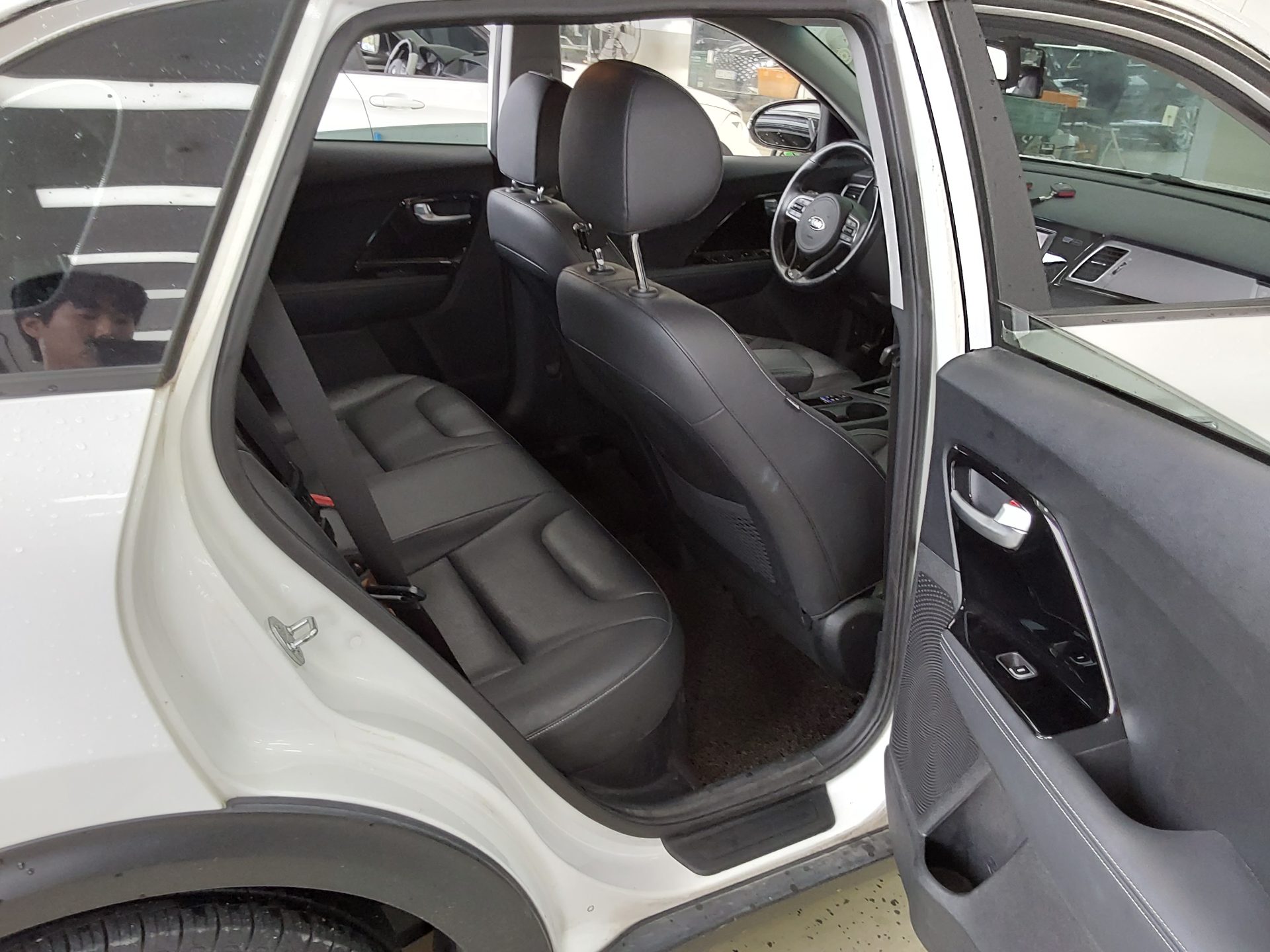 KIA NIRO 1.6 HYBRID PRESTIGE 2017 - zdjęcie 13
