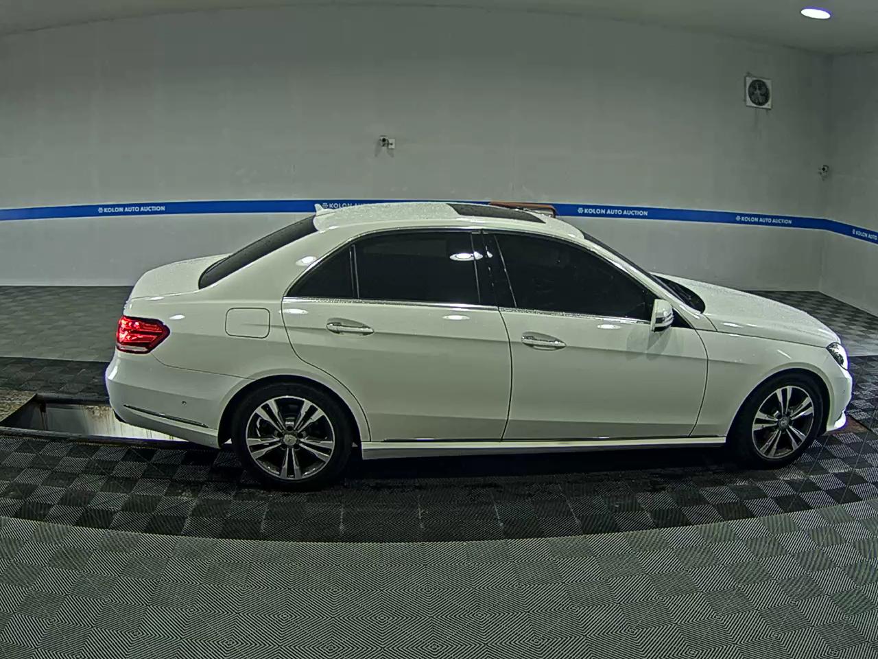 MERCEDES-BENZ E-CLASS (4TH GEN) E220 CDI BLUETEC AVANTGARDE 2016 - zdjęcie 4