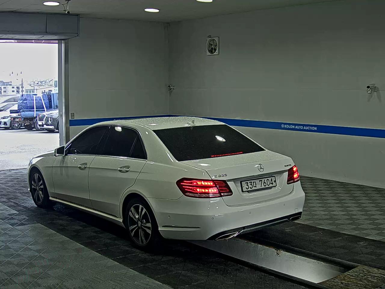 MERCEDES-BENZ E-CLASS (4TH GEN) E220 CDI BLUETEC AVANTGARDE 2016 - zdjęcie 6