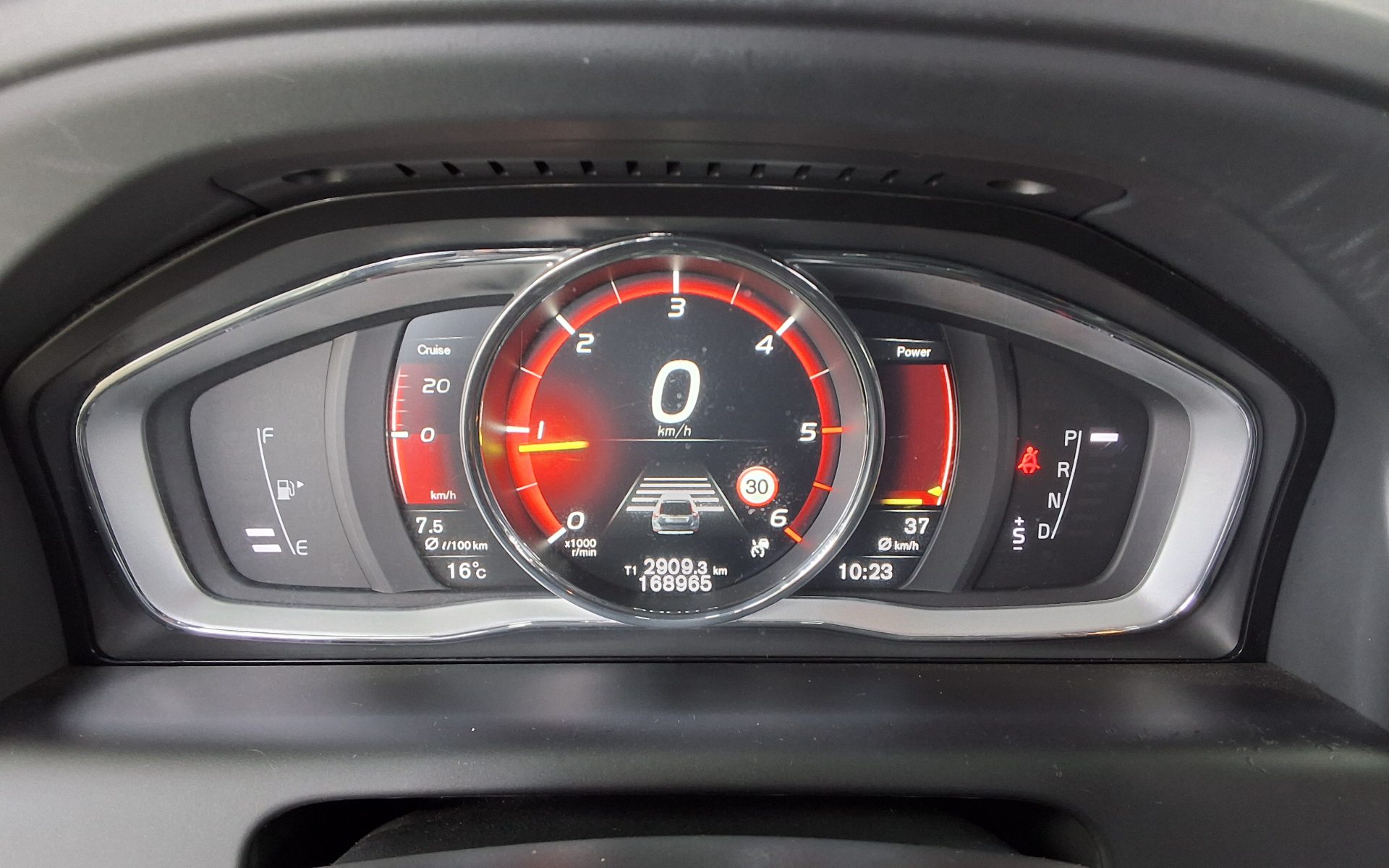 VOLVO XC60 (1ST GEN) D4 SUMMUM 2017 - zdjęcie 9