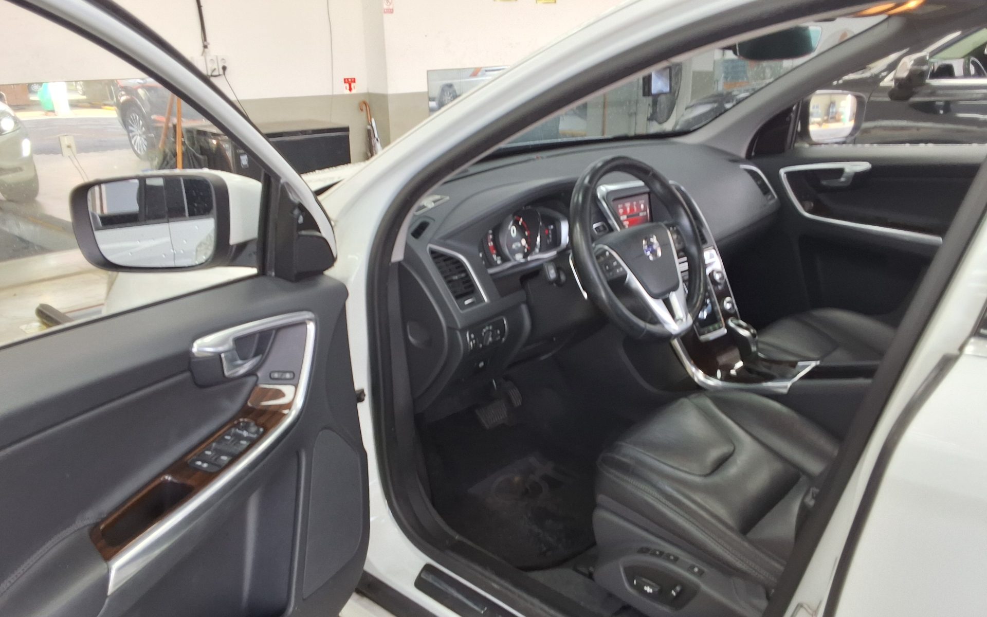VOLVO XC60 (1ST GEN) D4 SUMMUM 2017 - zdjęcie 10