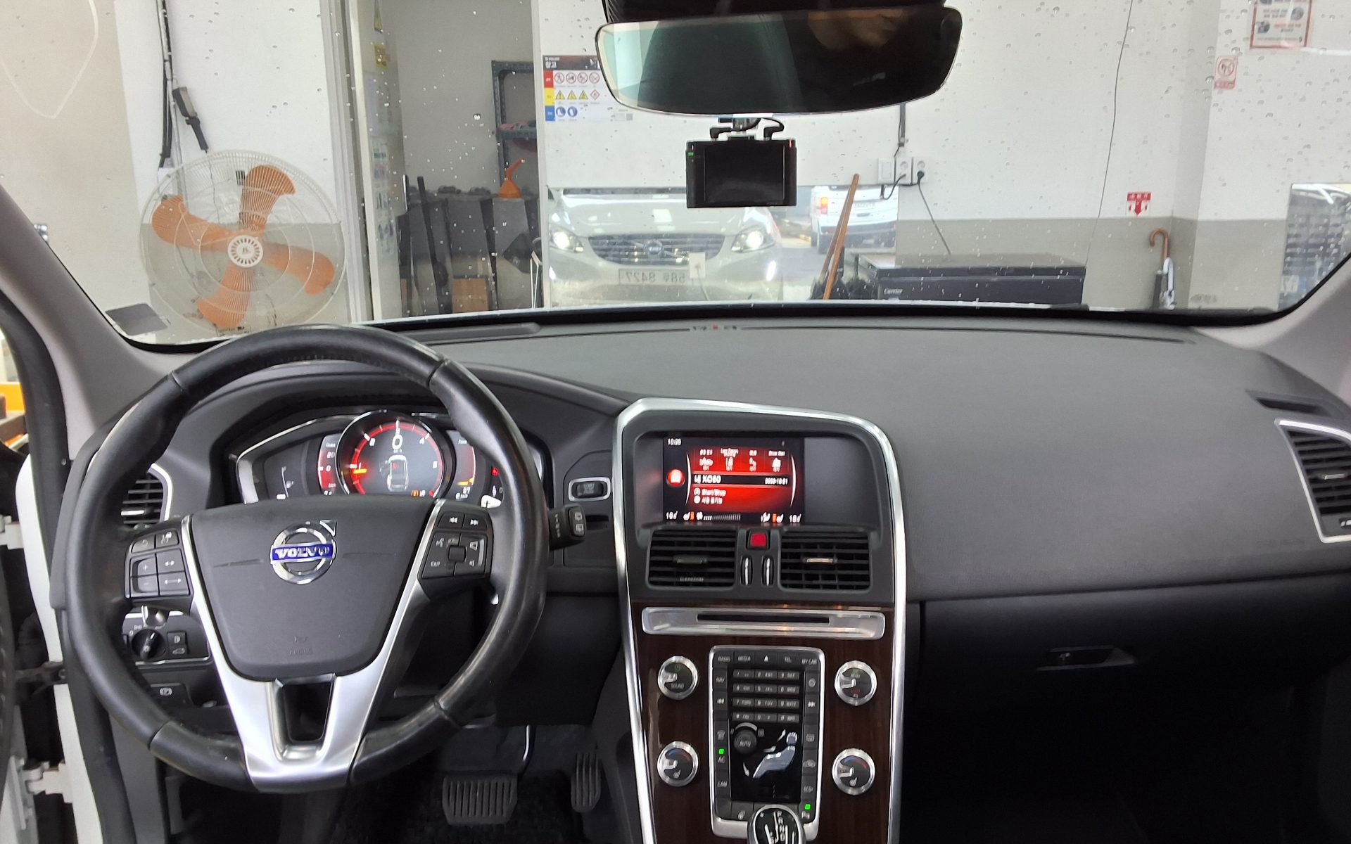 VOLVO XC60 (1ST GEN) D4 SUMMUM 2017 - zdjęcie 11