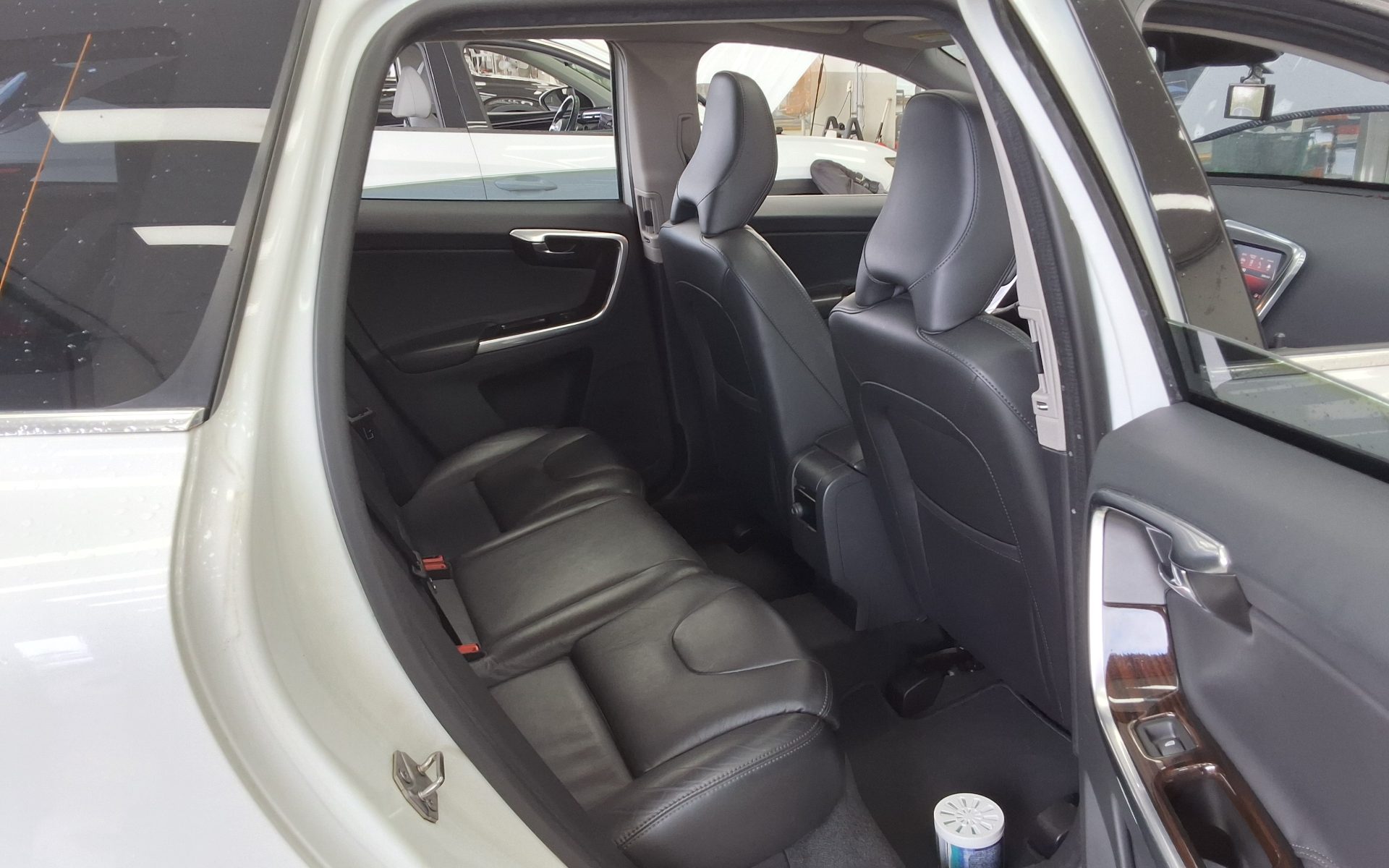 VOLVO XC60 (1ST GEN) D4 SUMMUM 2017 - zdjęcie 13