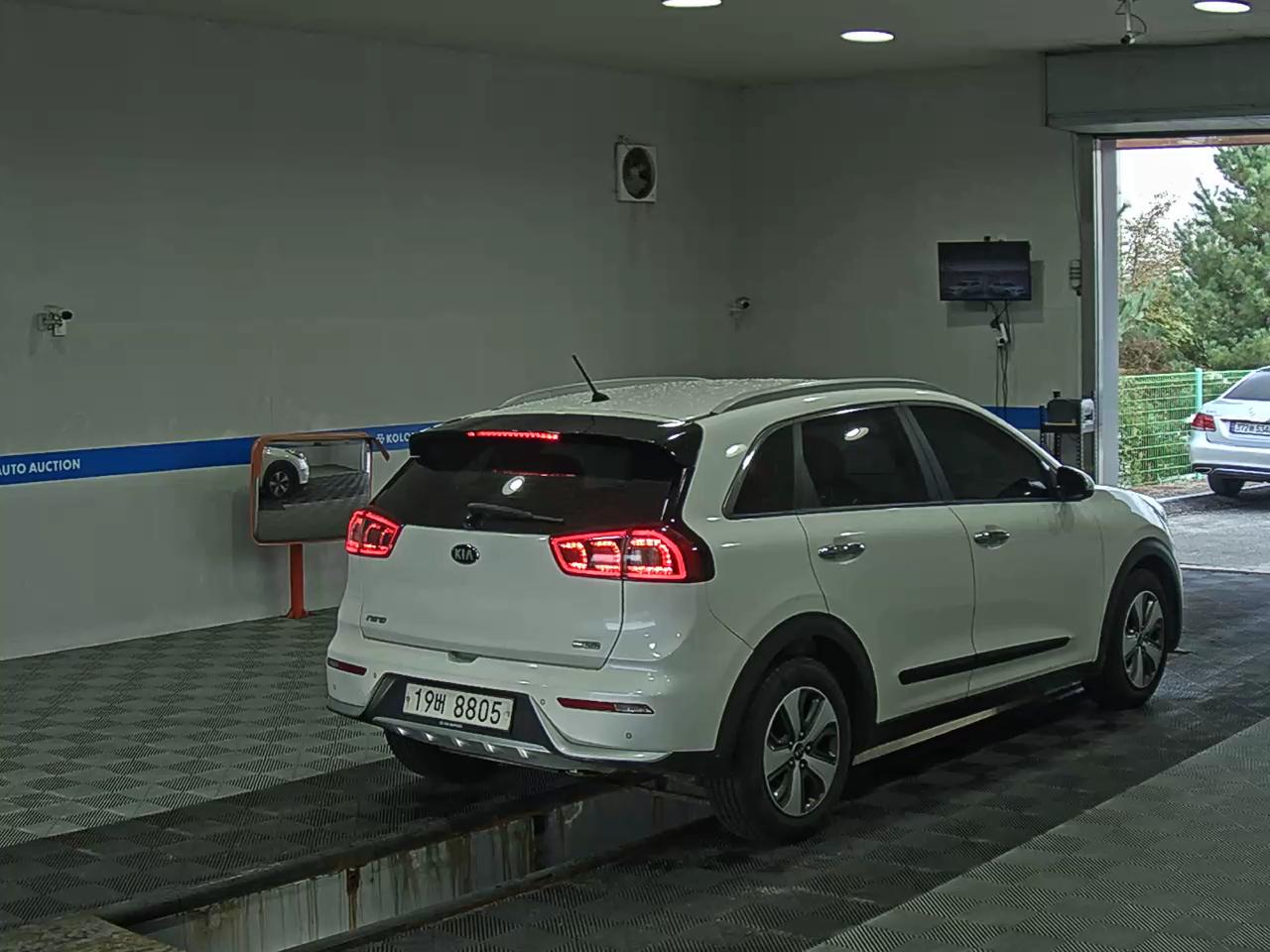 KIA NIRO 1.6 HYBRID PRESTIGE 2017 - zdjęcie 5