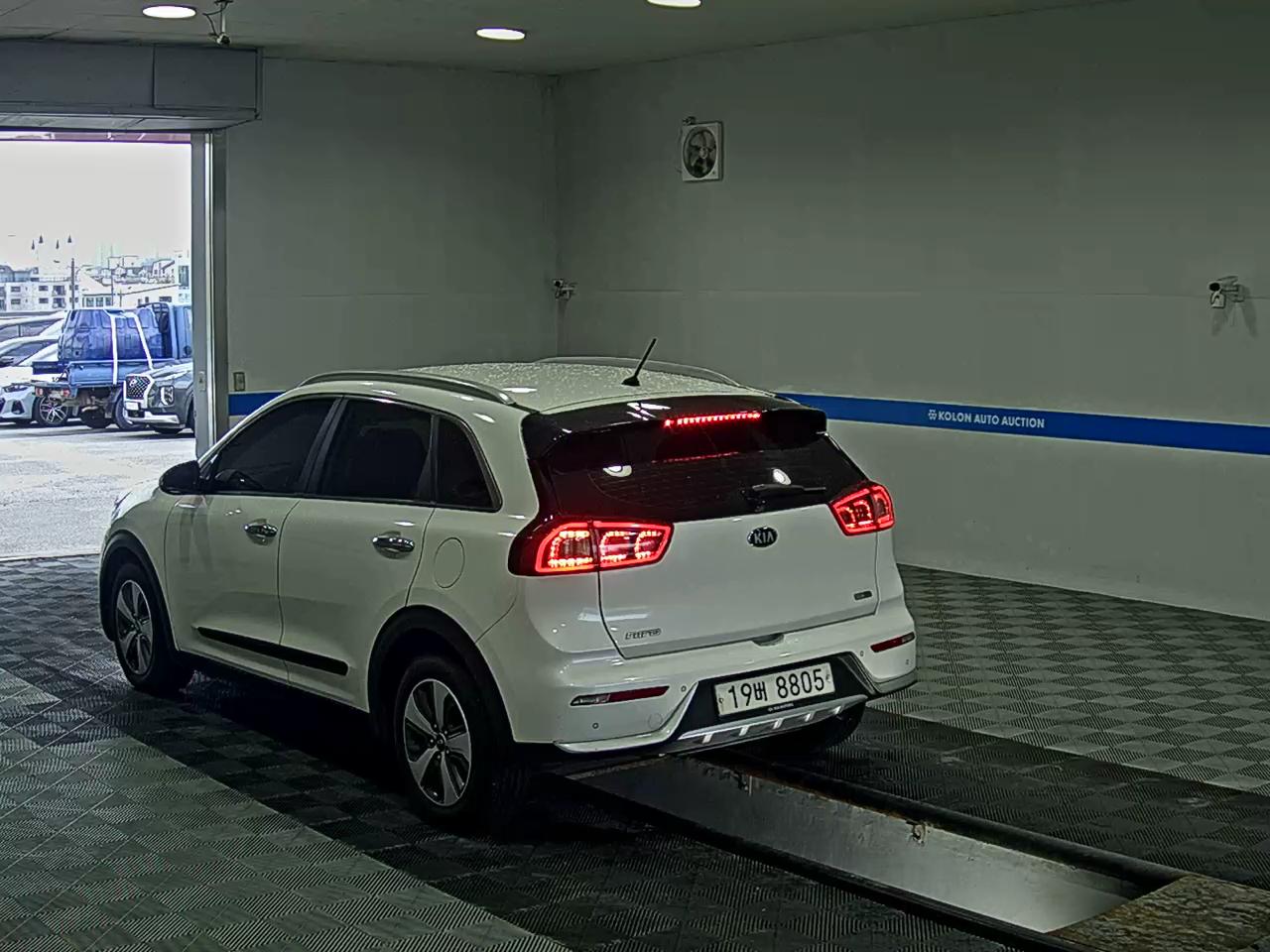 KIA NIRO 1.6 HYBRID PRESTIGE 2017 - zdjęcie 6