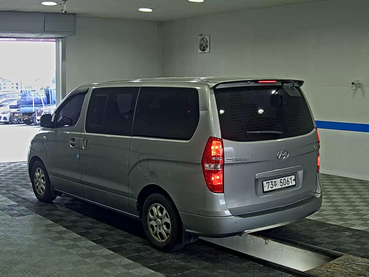 HYUNDAI GRAND STAREX 12-SEATER DIESEL CVX LUXURY 2015 - zdjęcie 6