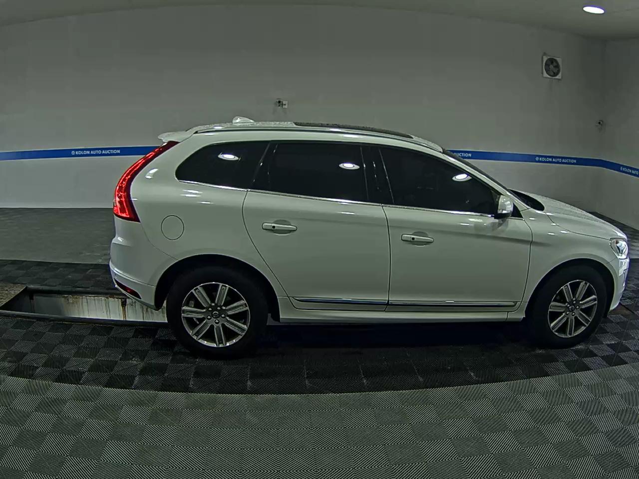 VOLVO XC60 (1ST GEN) D4 SUMMUM 2017 - zdjęcie 4