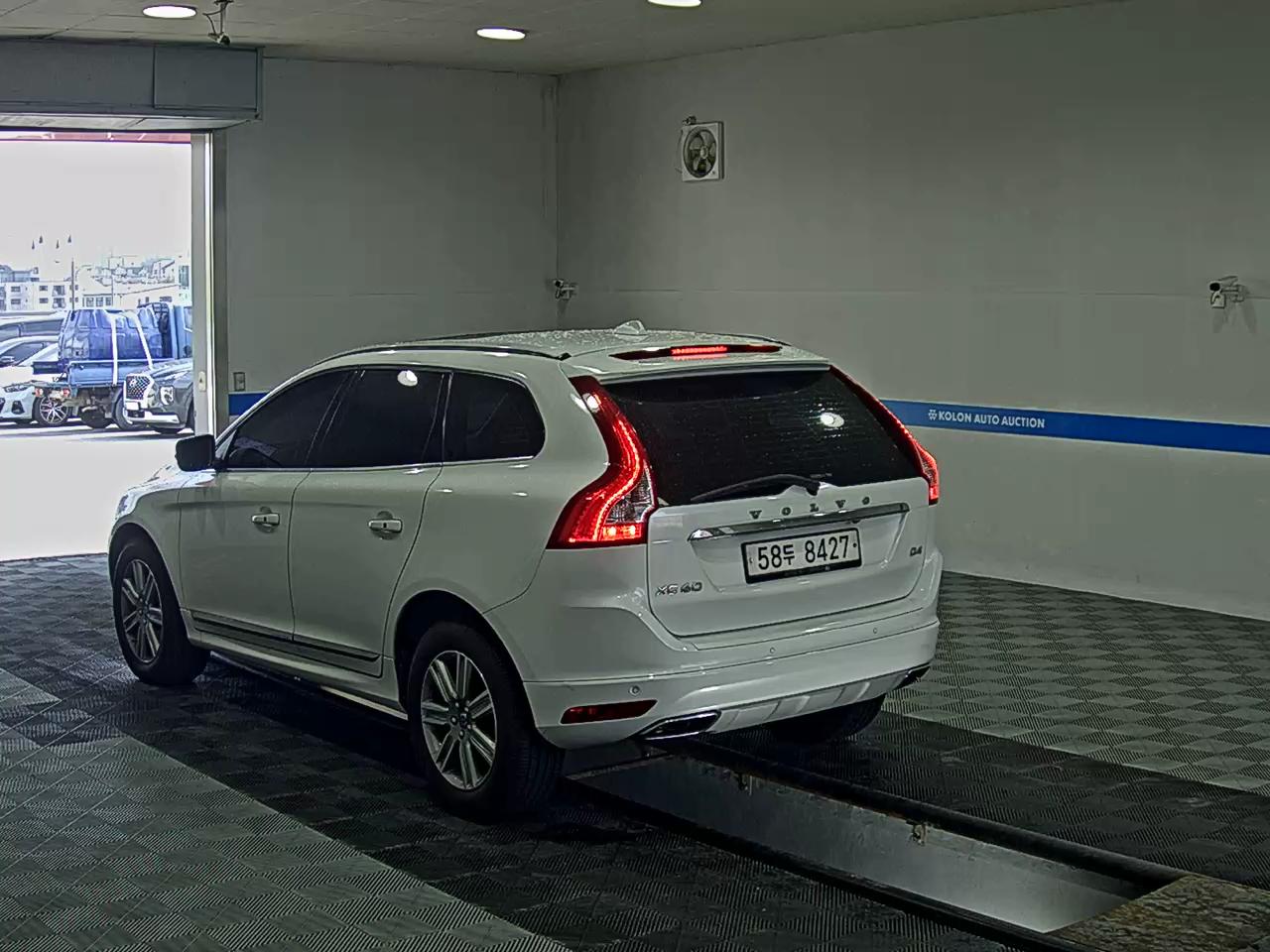VOLVO XC60 (1ST GEN) D4 SUMMUM 2017 - zdjęcie 6