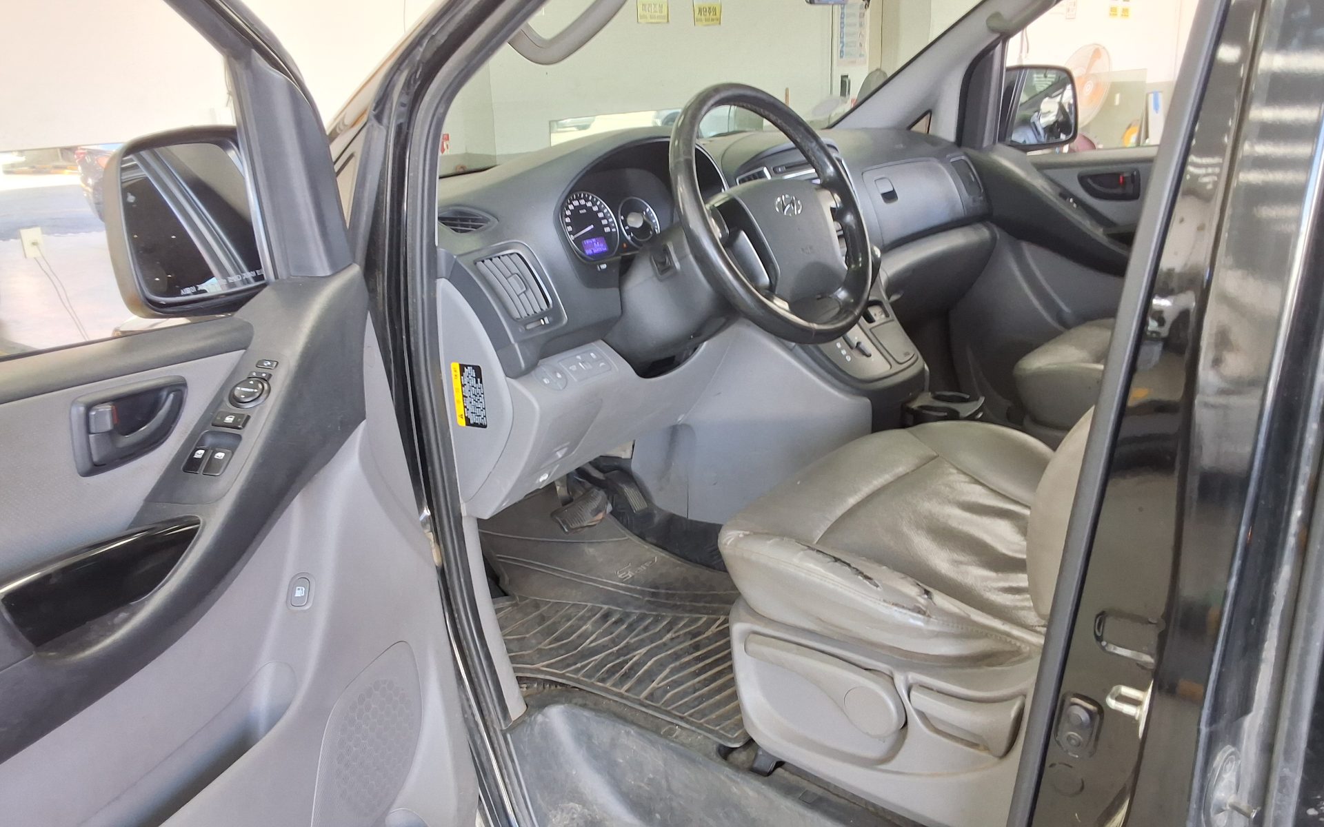 HYUNDAI THE NEW GRAND STAREX 5-SEATER DIESEL VAN SMART 2019 - zdjęcie 10