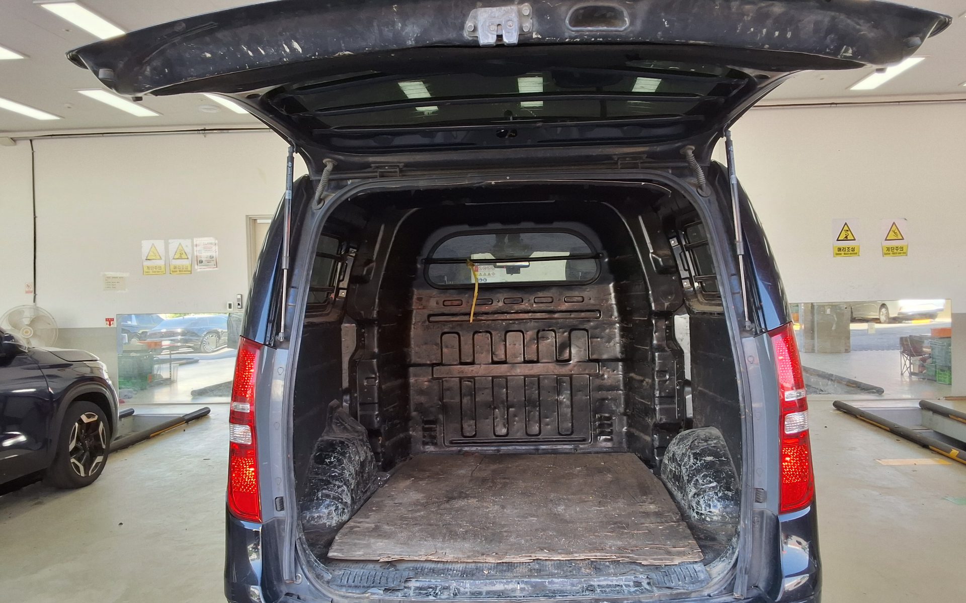 HYUNDAI THE NEW GRAND STAREX 5-SEATER DIESEL VAN SMART 2019 - zdjęcie 15