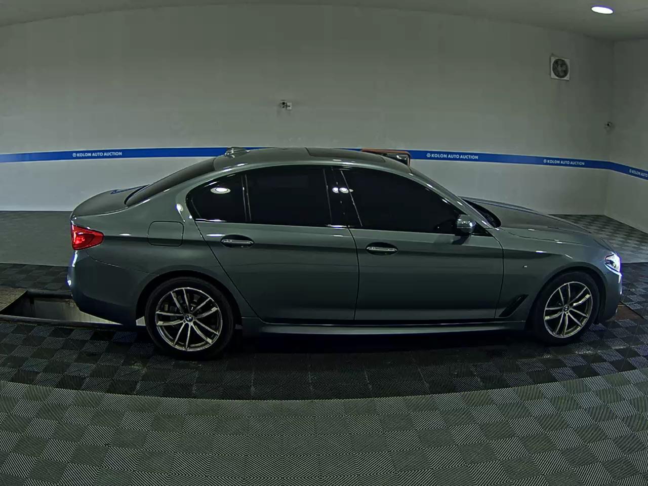 BMW 5 SERIES (7TH GEN) 520d xDRIVE M SPORT PACK 2017 - zdjęcie 4
