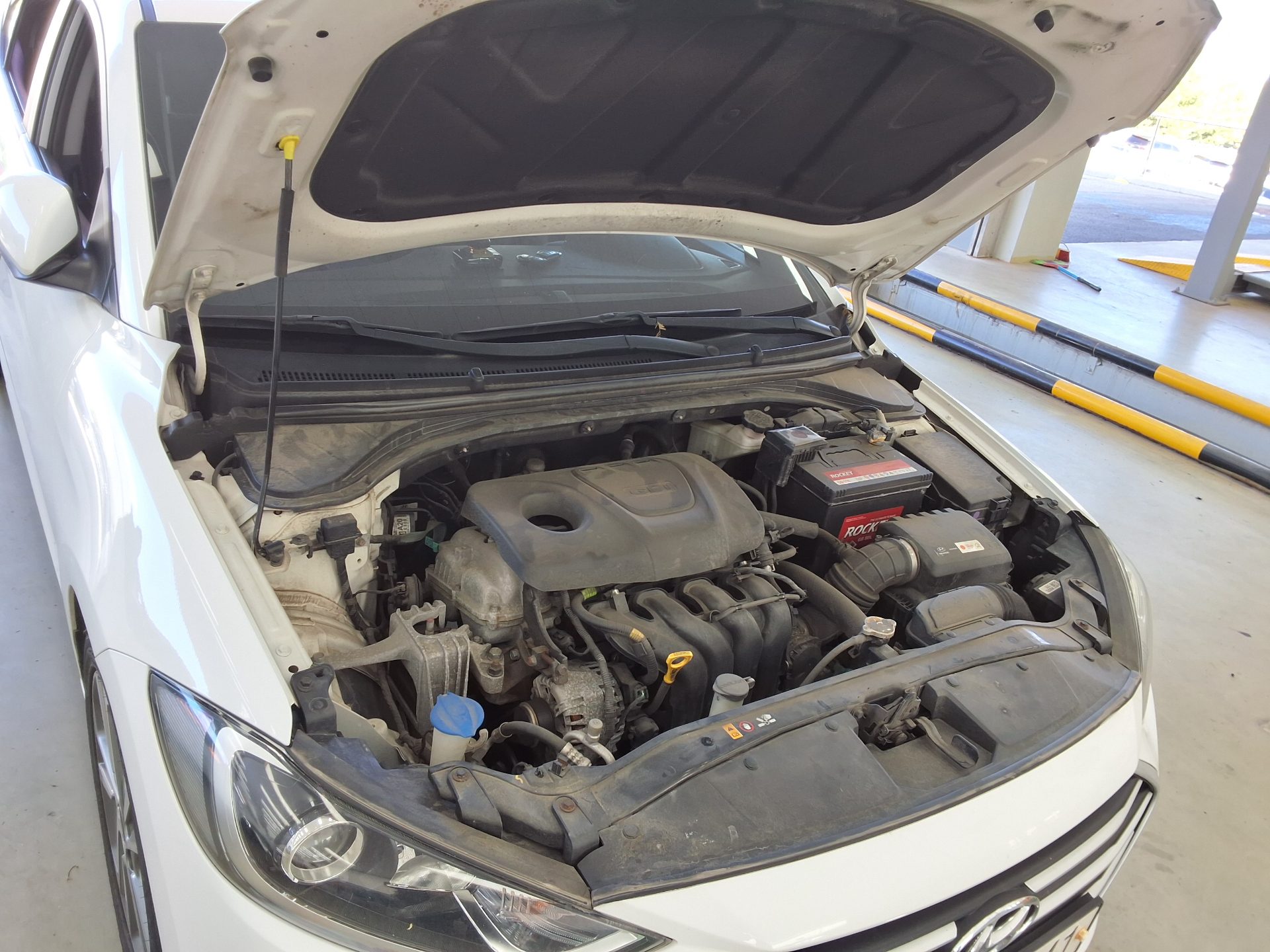 HYUNDAI AVANTE AD 1.6 GDi VALUE PLUS 2018 - zdjęcie 18